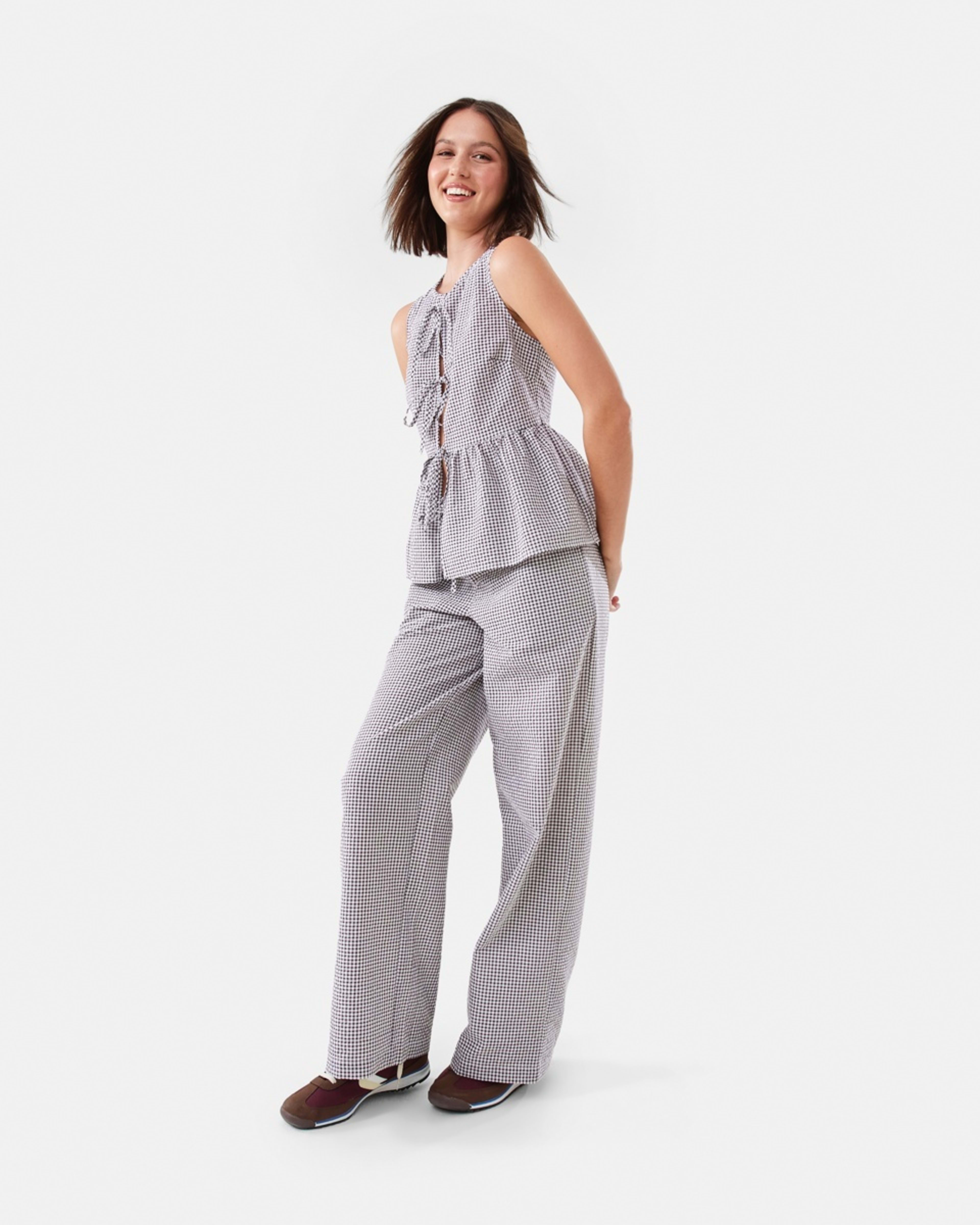 3 Sleeveless Gingham Tie Front Top Brwn Ging, 3 of 7