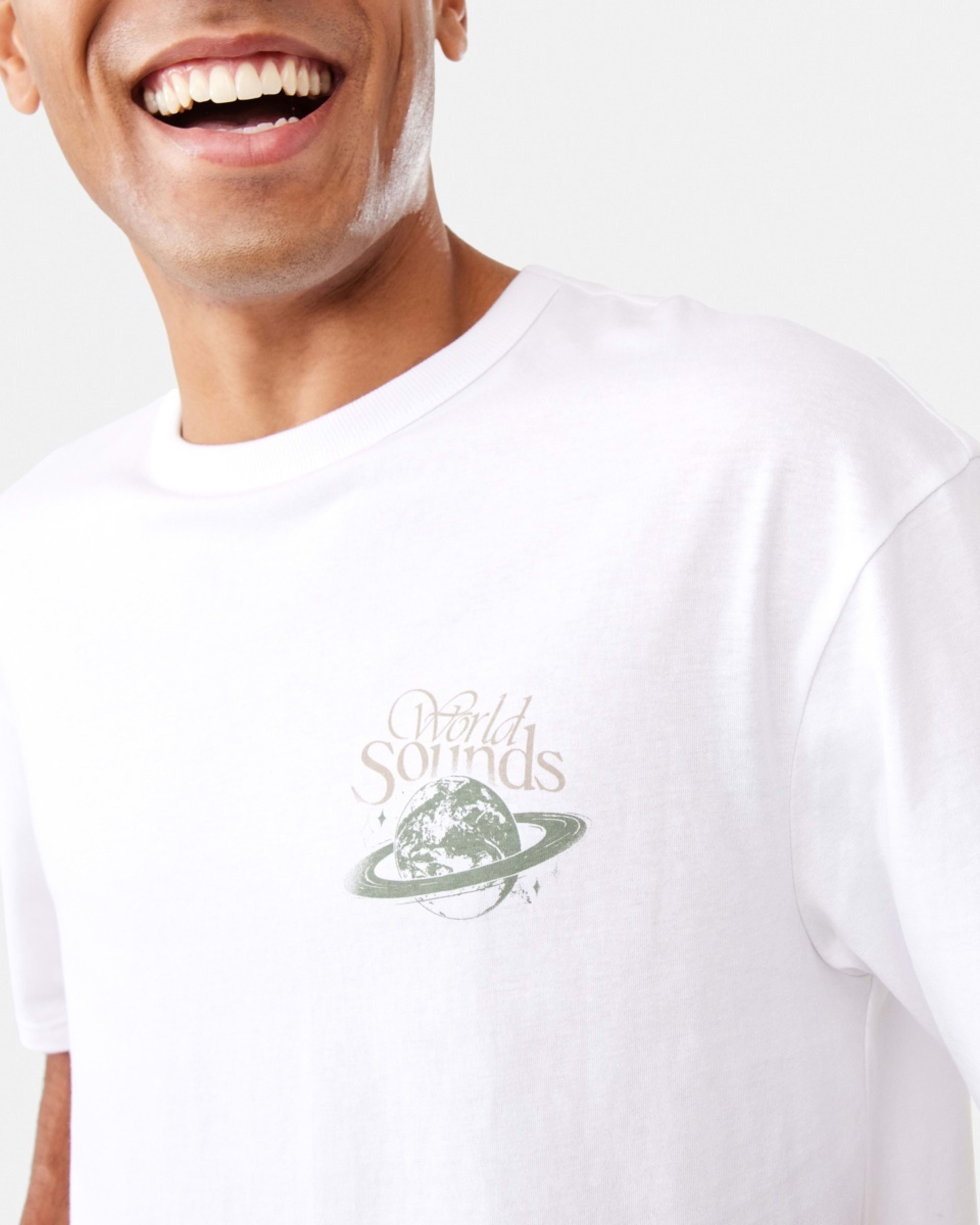 6 Oversized Graphic T-shirt White, 6 of 7
