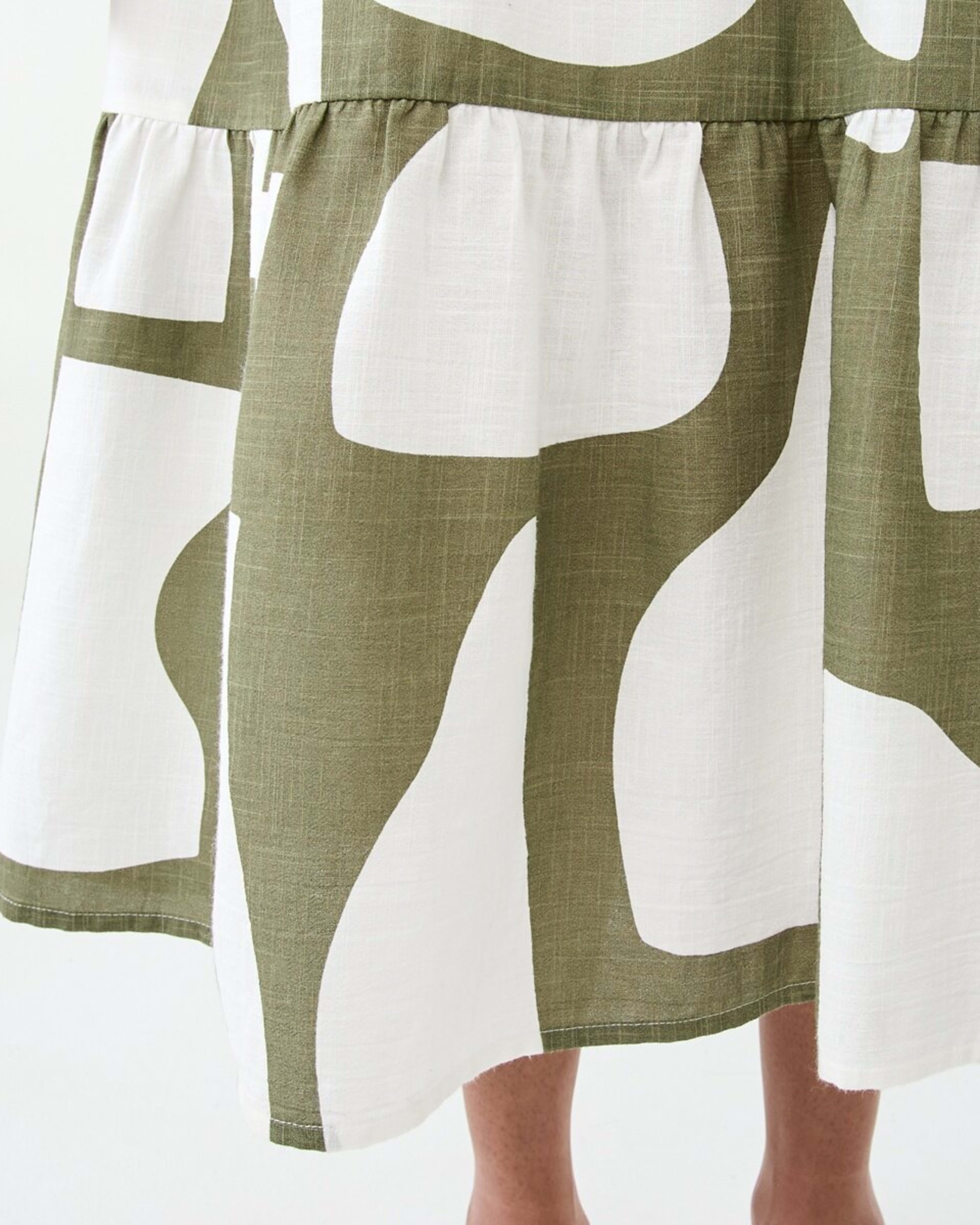 7 Curve Short Sleeve Tiered Midi Dress Large Abstract Olive Leaf, 7 of 7