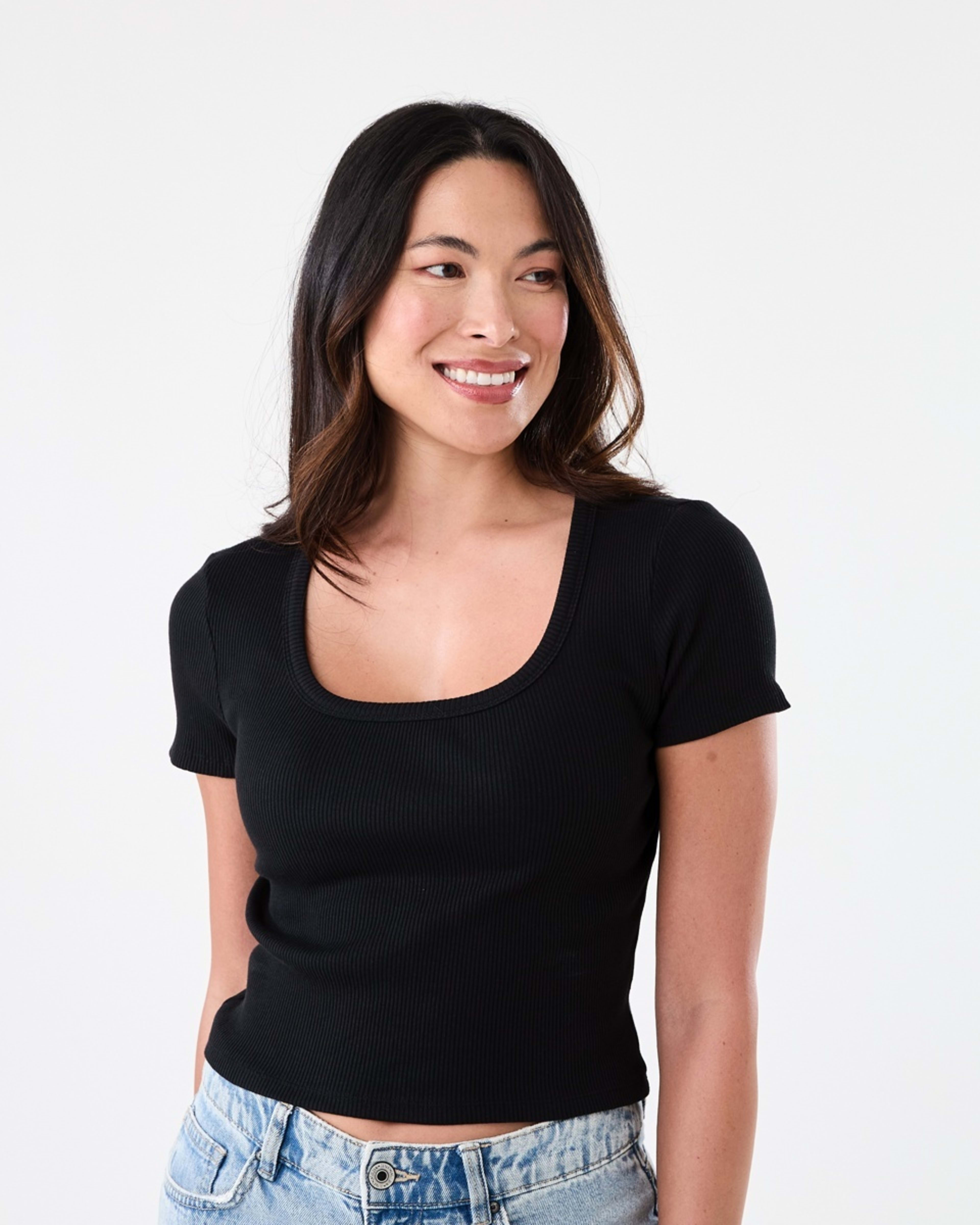 1 Short Sleeve Rib Square Neck T-shirt Black