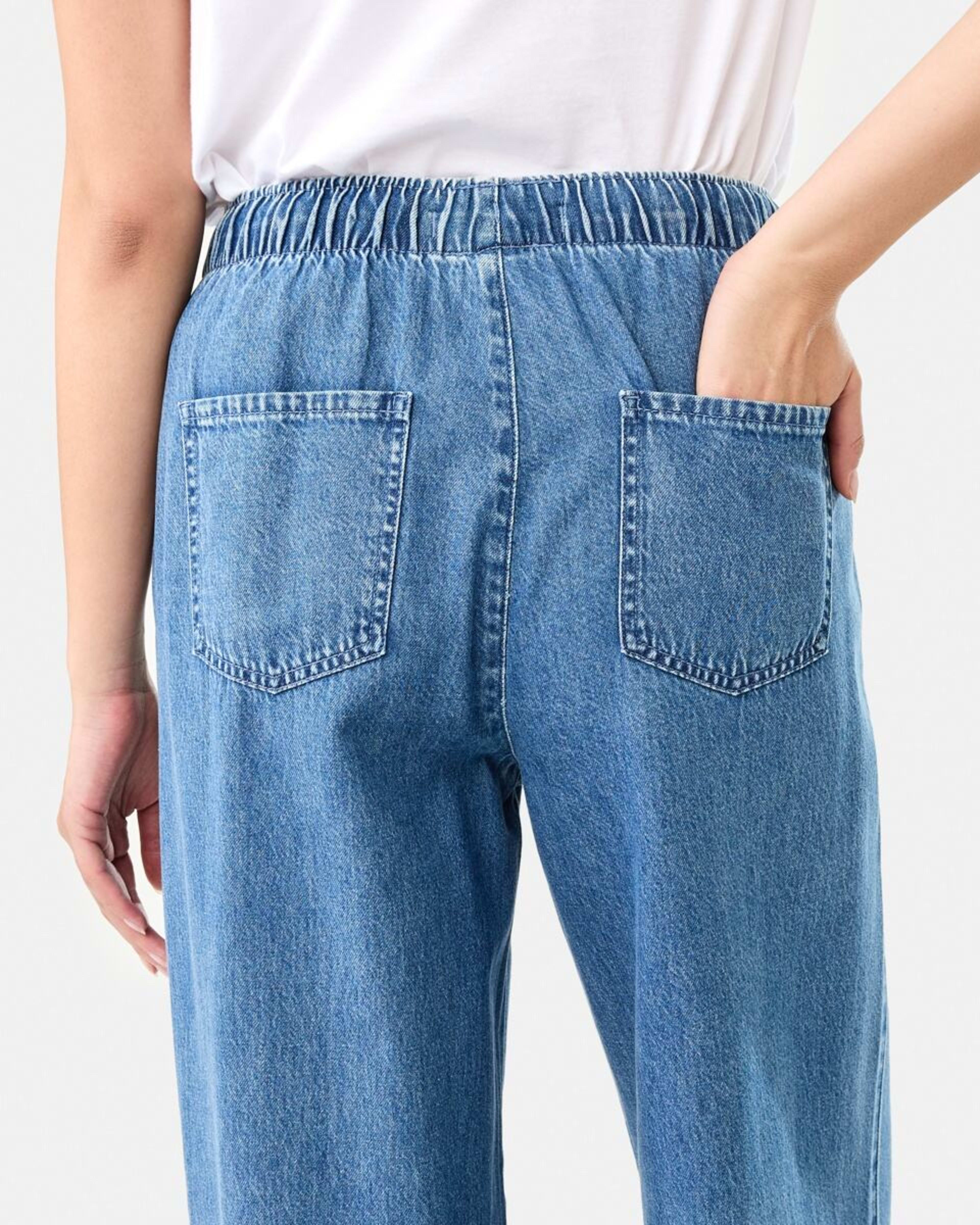 8 Comfort Wide Leg Jeans MID WASH, 8 of 11