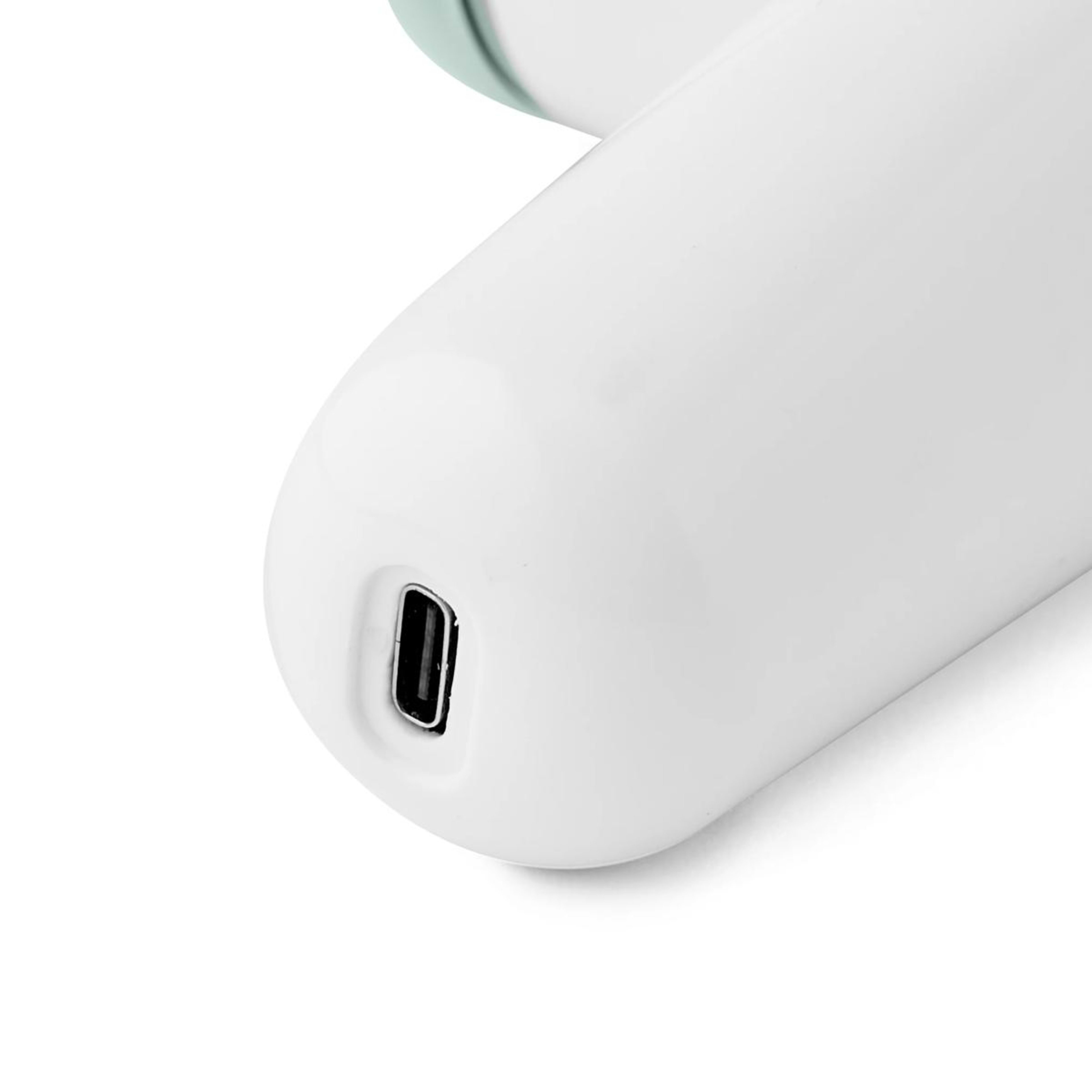 9 Rechargeable Fabric Shaver, 9 of 10