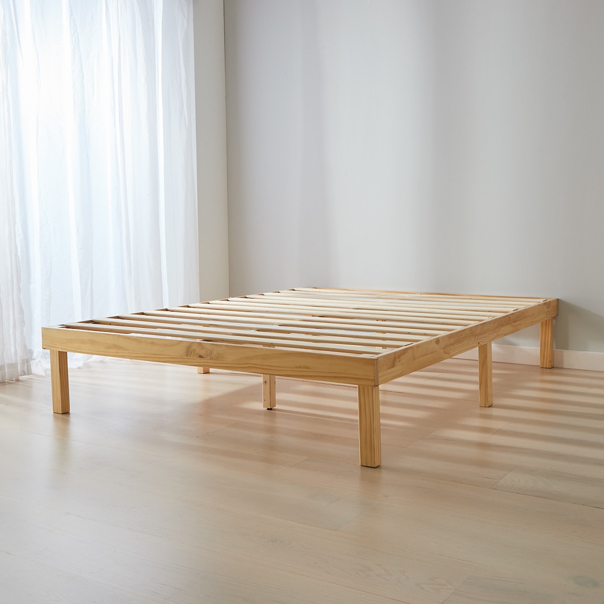 198 cm x 137cm bed