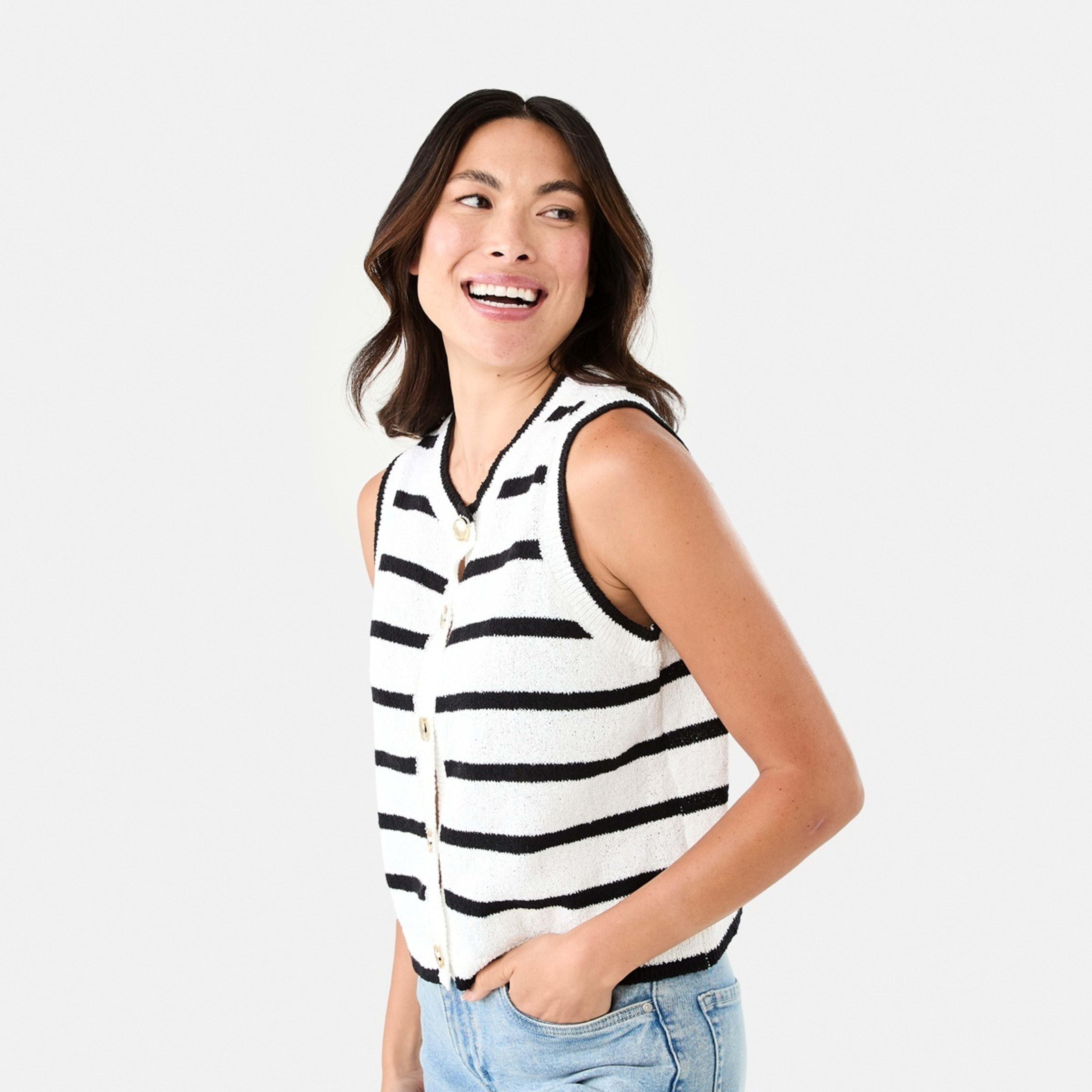 2 Contrast Button Vest Blck Strp, 2 of 8