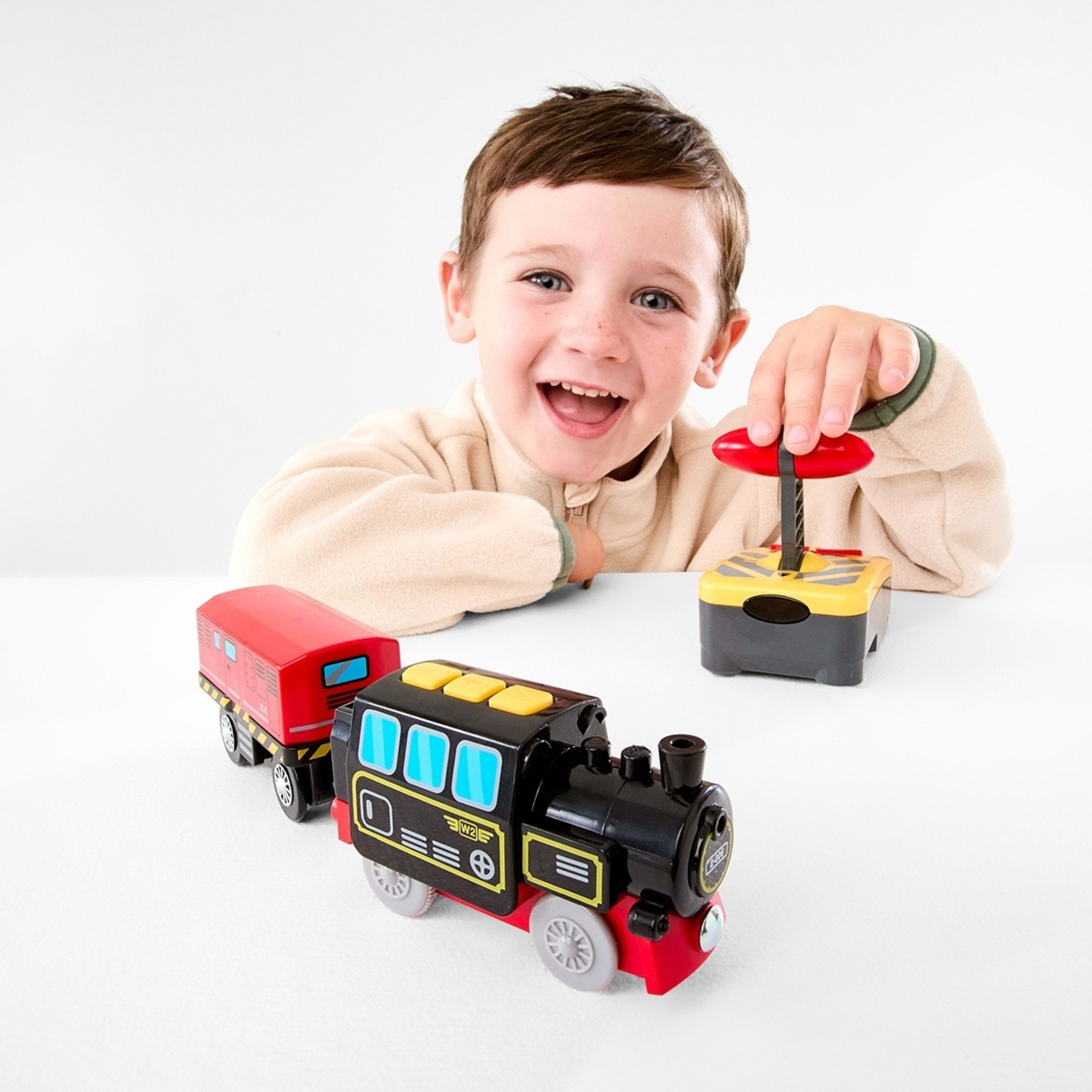 10 3 Piece Motorised Remote Control Trains, 10 of 10