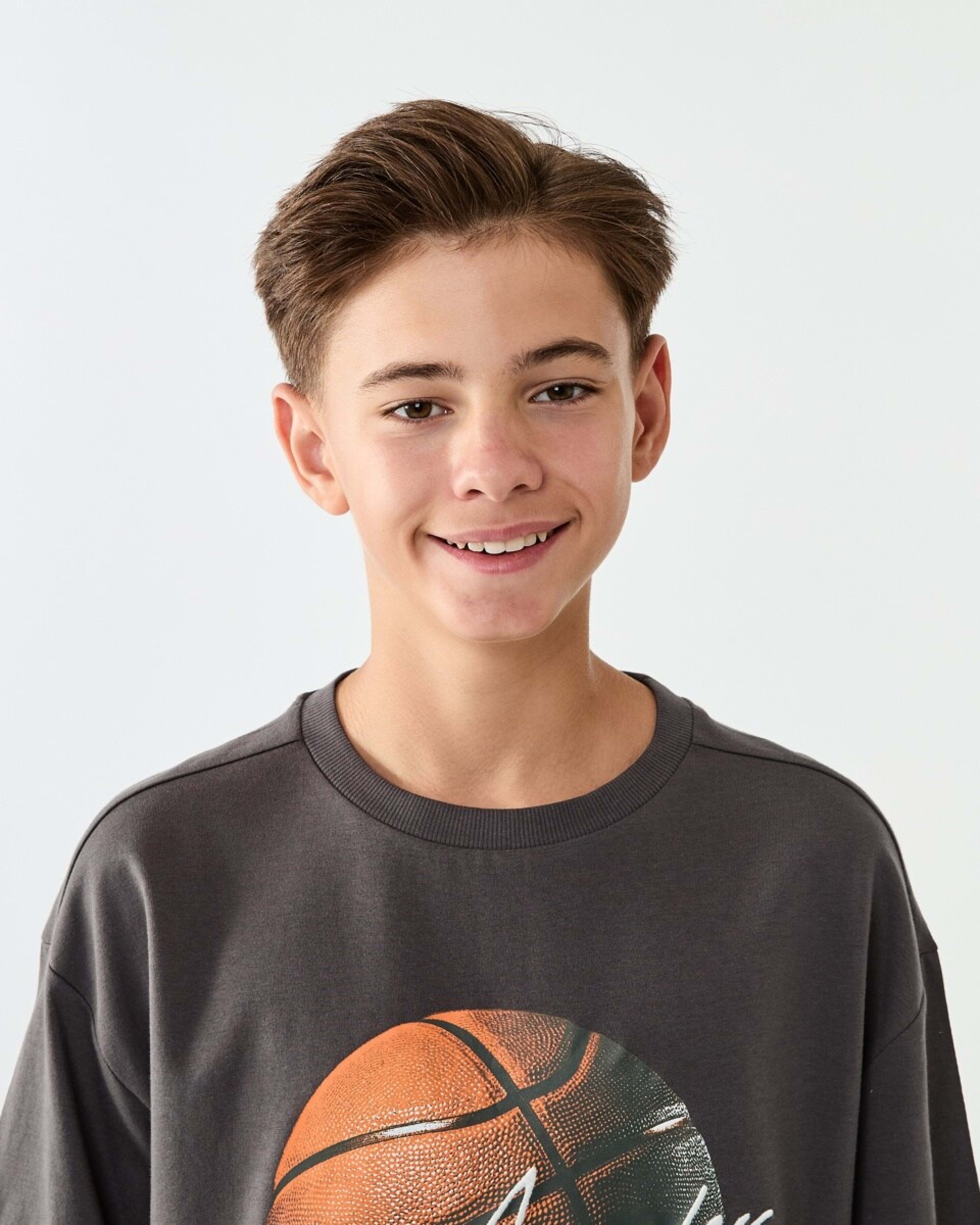 3 Short Sleeve Oversized Graphic T-shirt Bball Photoprint Dark Magnet, 3 of 8