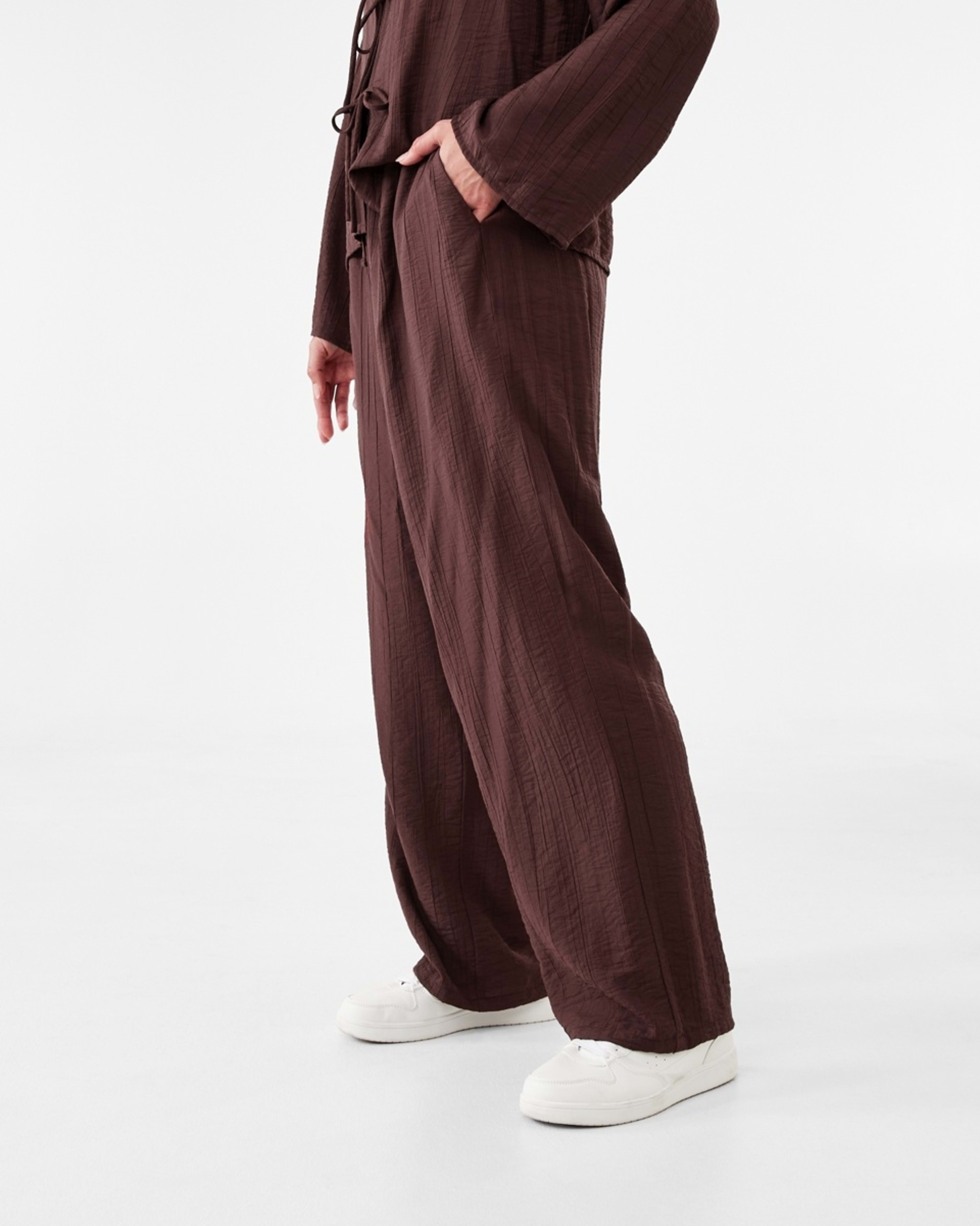 2 Textured Pants Chocolate, 2 of 5