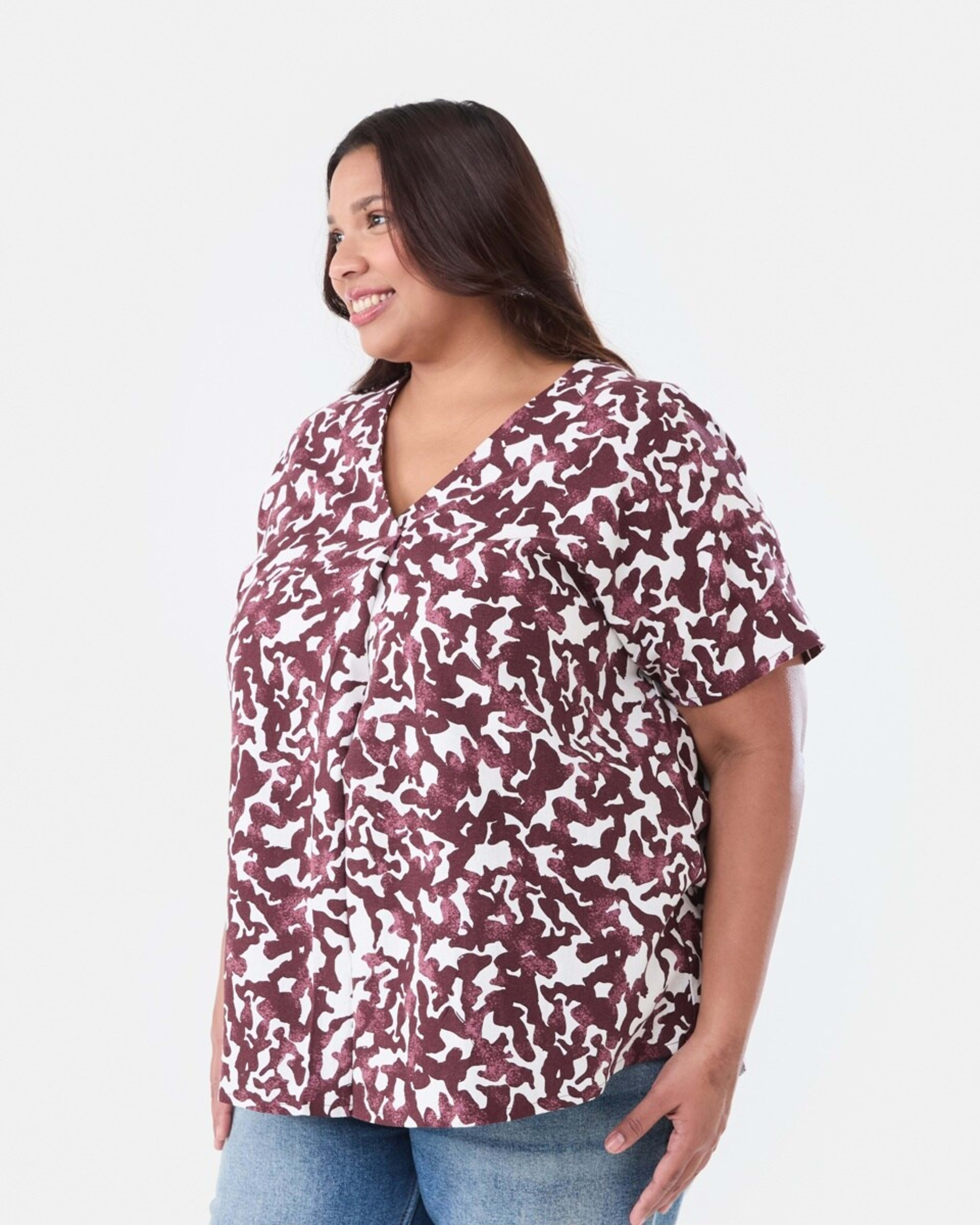 2 Curve Short Sleeve Woven Top Abst Ani, 2 of 5