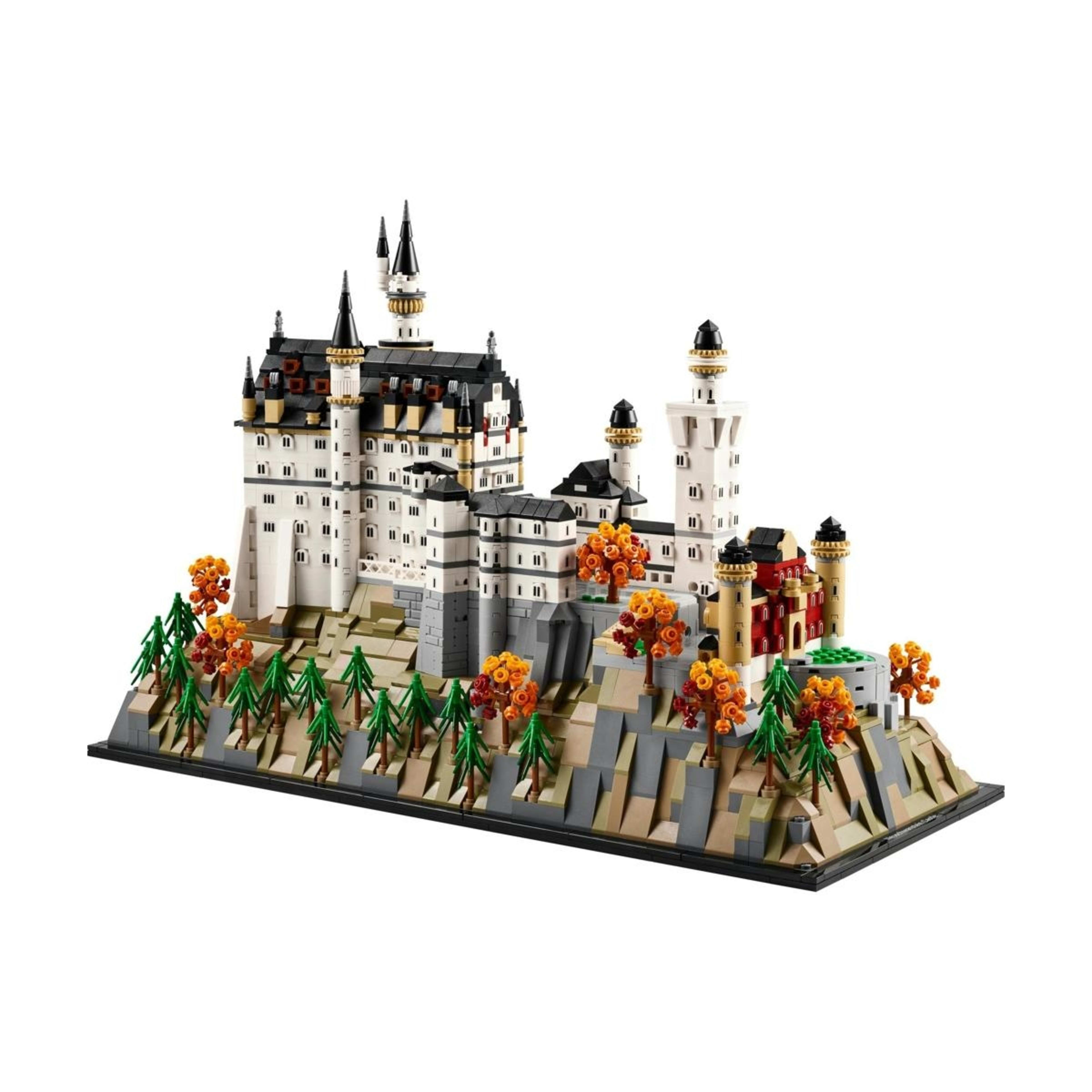 2 LEGO Architecture Neuschwanstein Castle 21063, 2 of 10