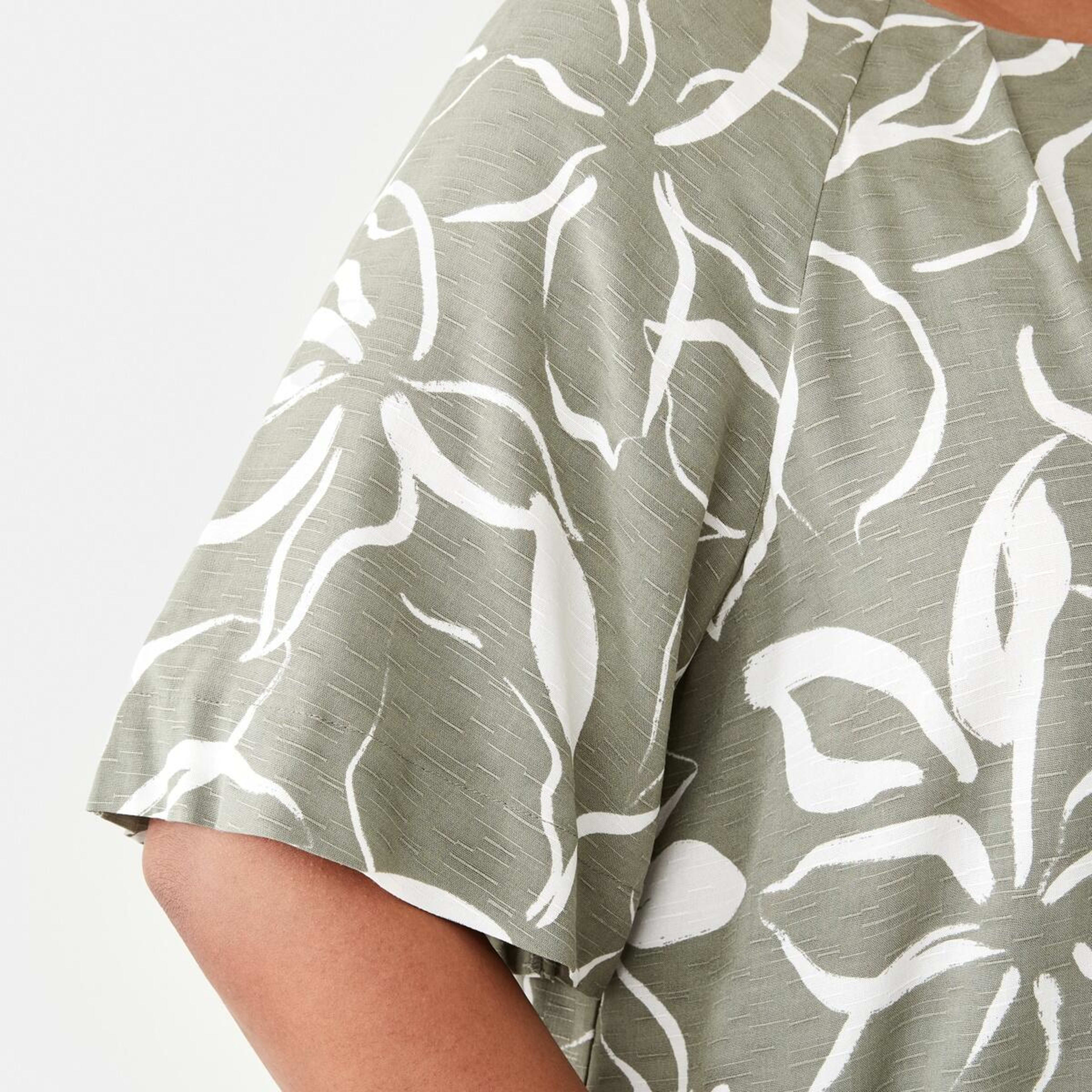 6 Curve Short Sleeve Tuck Top Sketch Floral Pavement Grey, 6 of 6