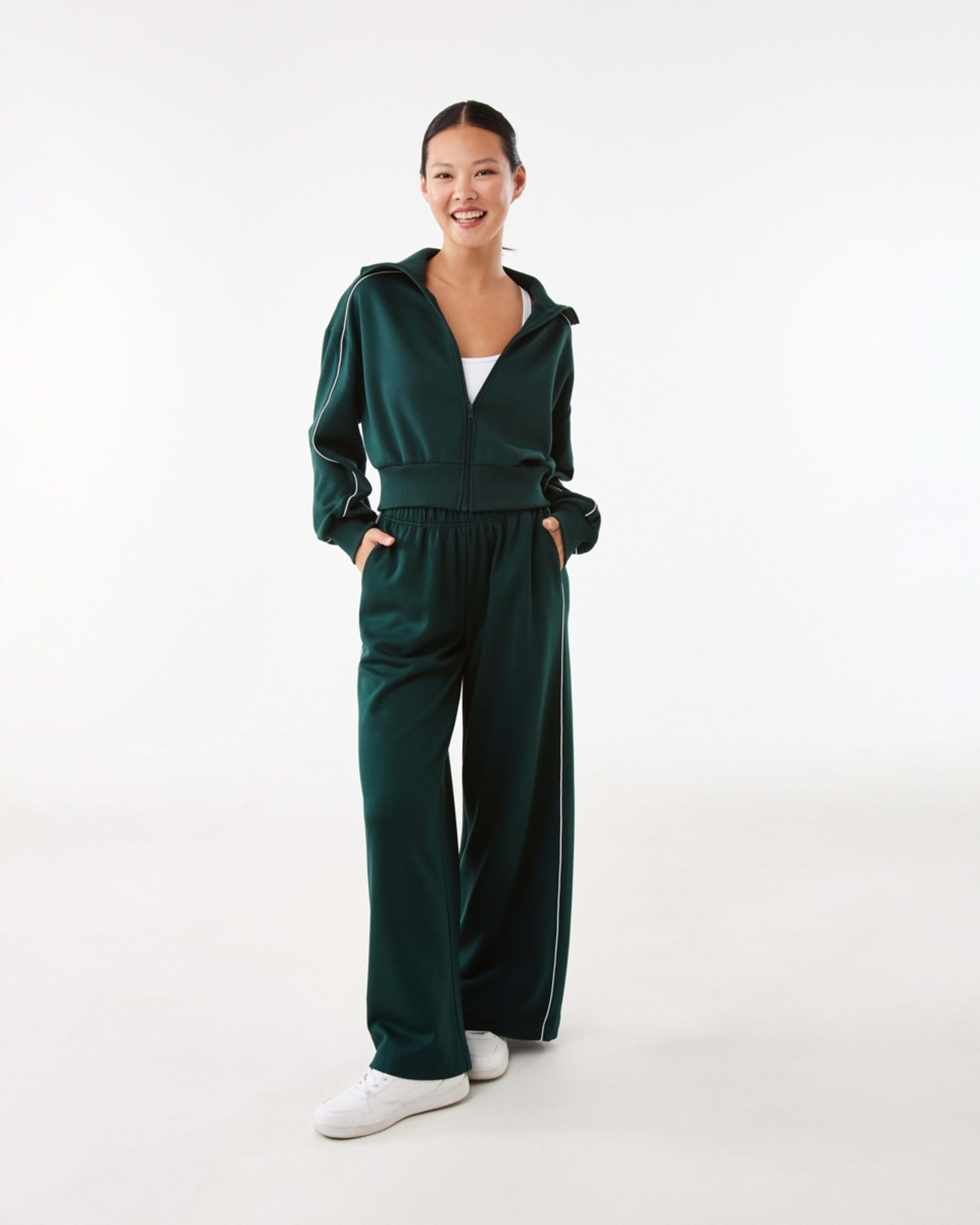 2 Active Womens Interlock Tipping Trackpants Grn Yucca, 2 of 8