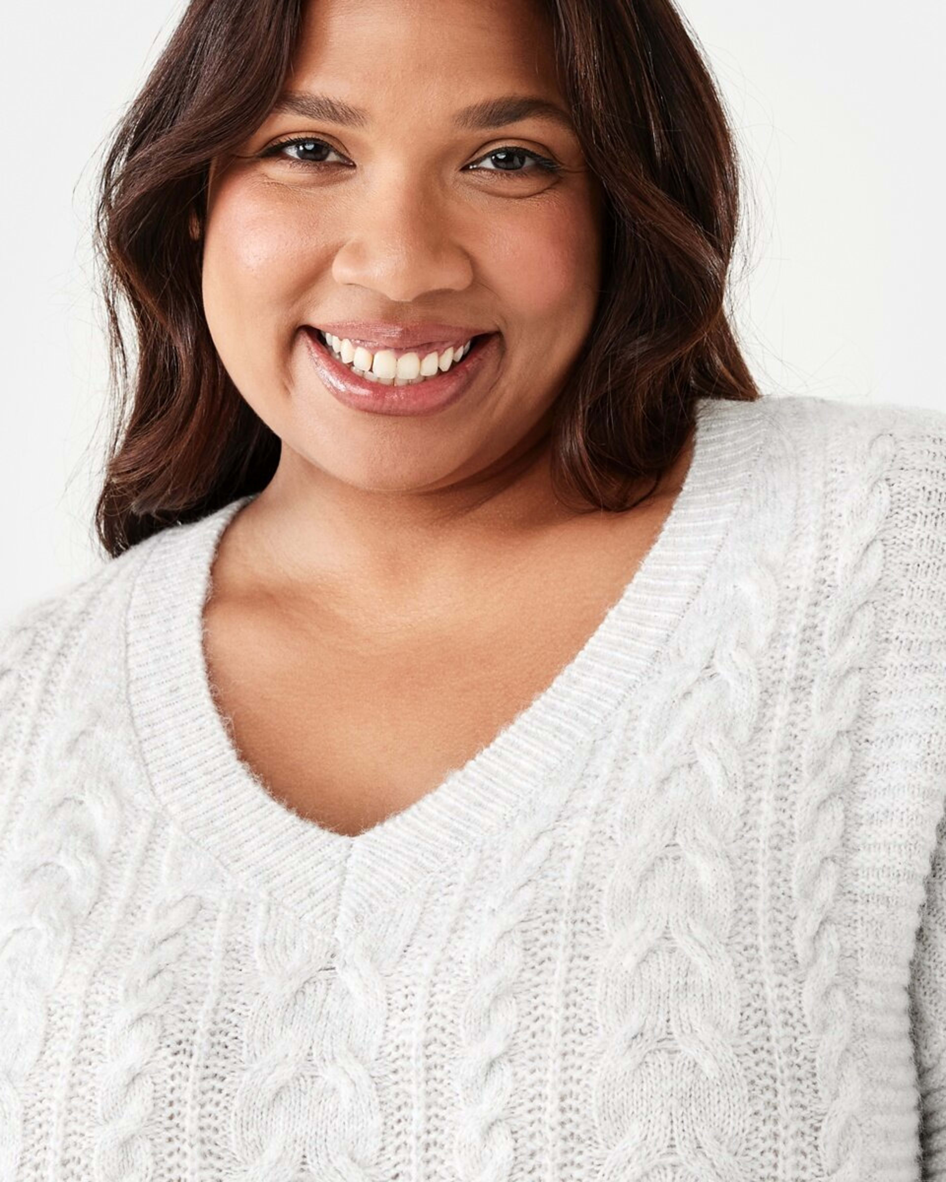 4 Curve Cable V-Neck Jumper Wht Marle, 4 of 6