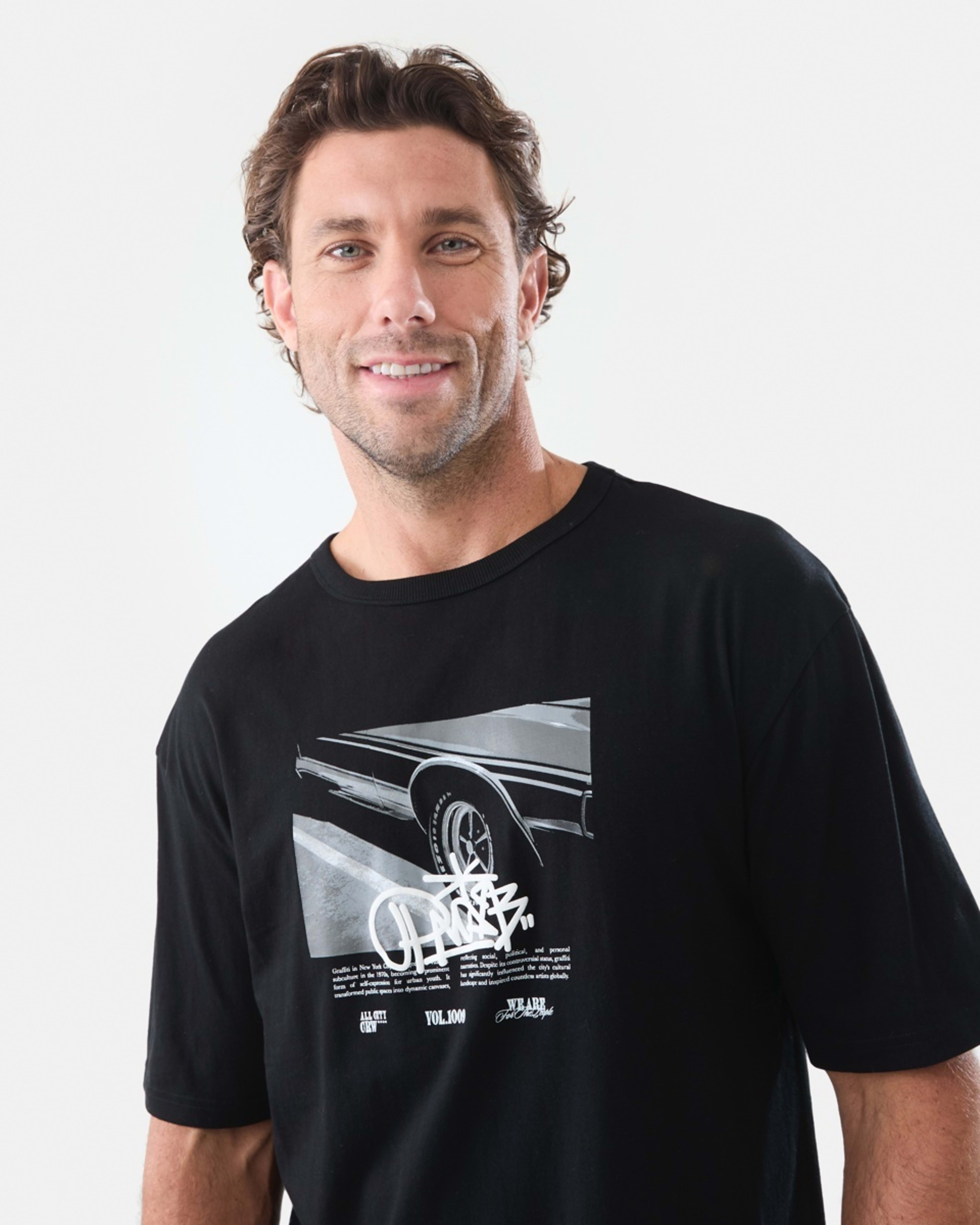 4 Oversized Graphic T-shirt Black, 4 of 5