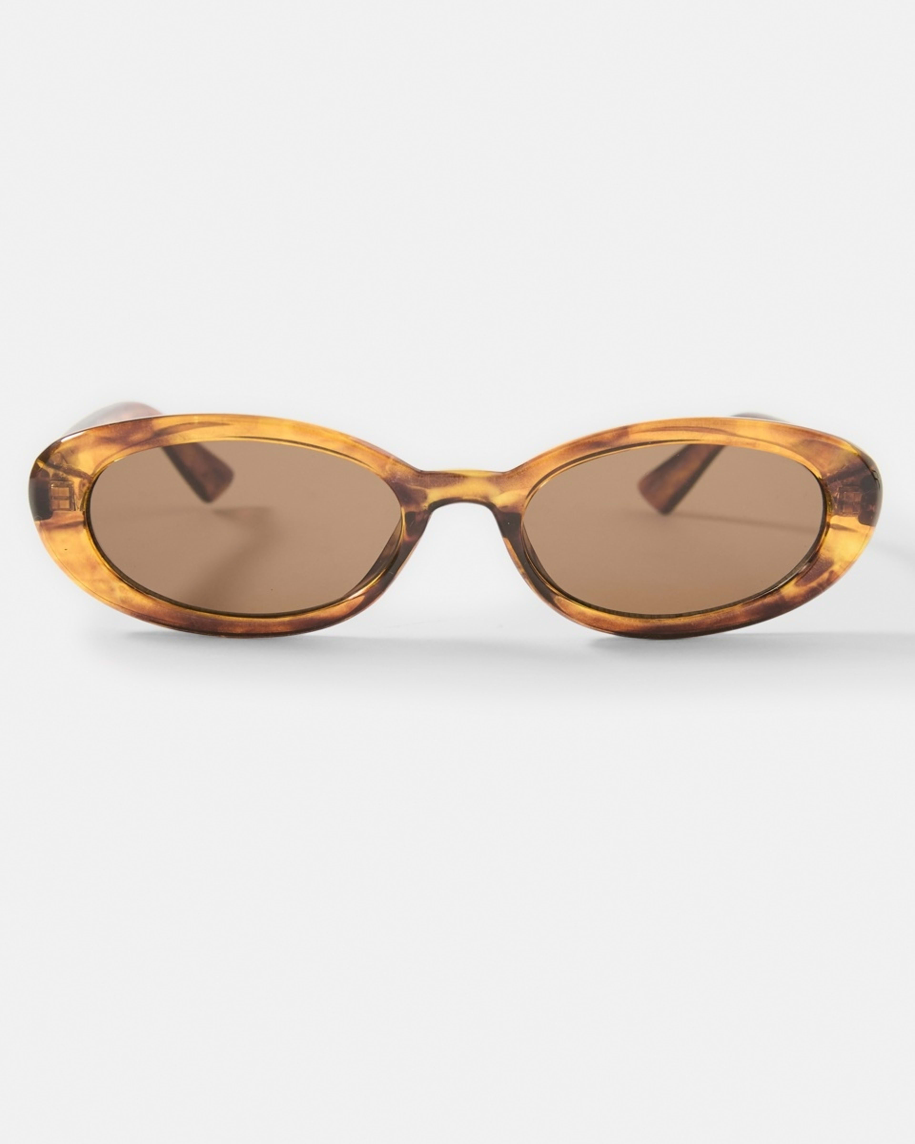 1 Oval Shape Sunglasses Tort, 1 of 10
