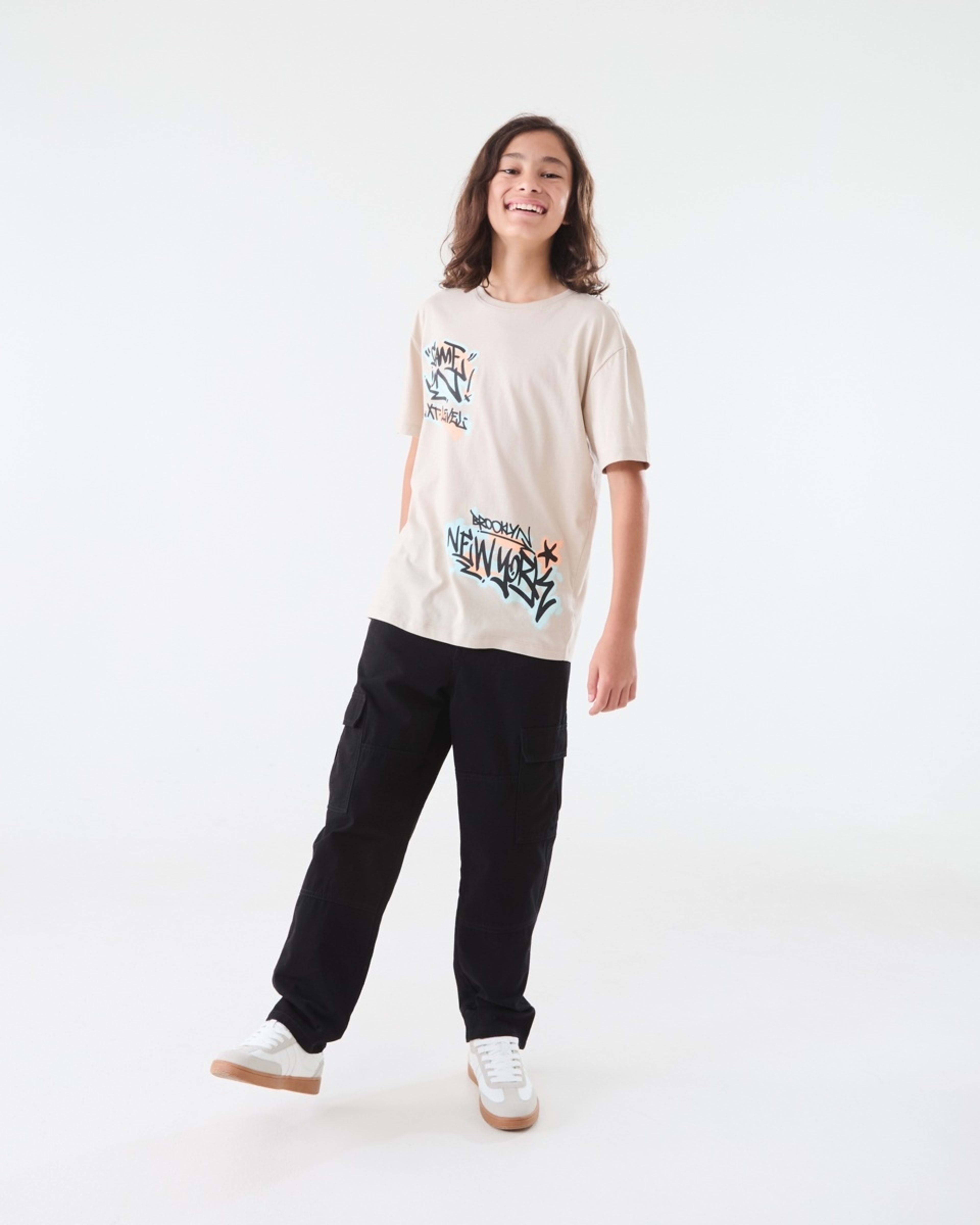 6 Short Sleeve Graphic Print T-shirt Bge Graff, 6 of 7