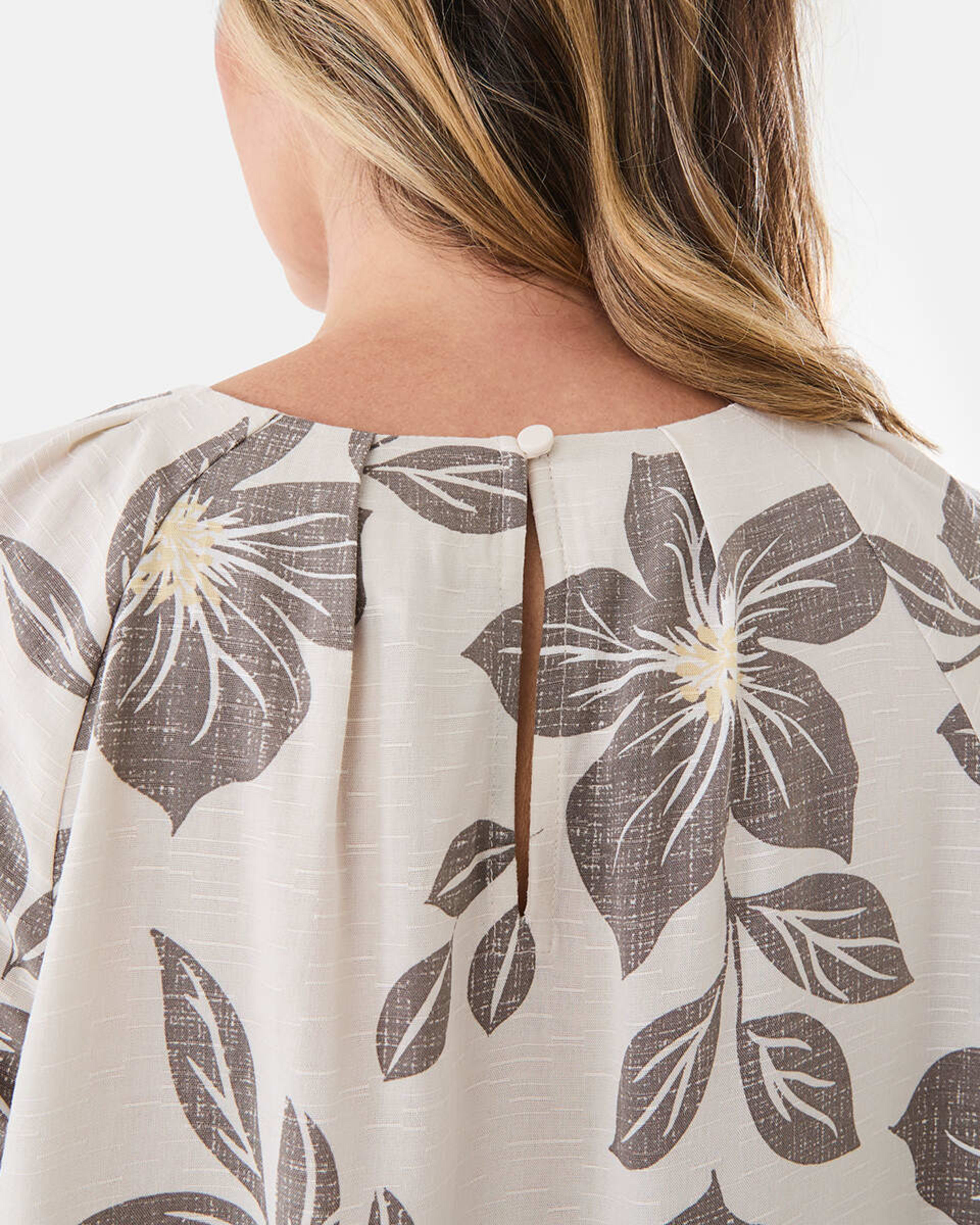 6 Short Sleeve Tuck Top Soft Flrl, 6 of 6