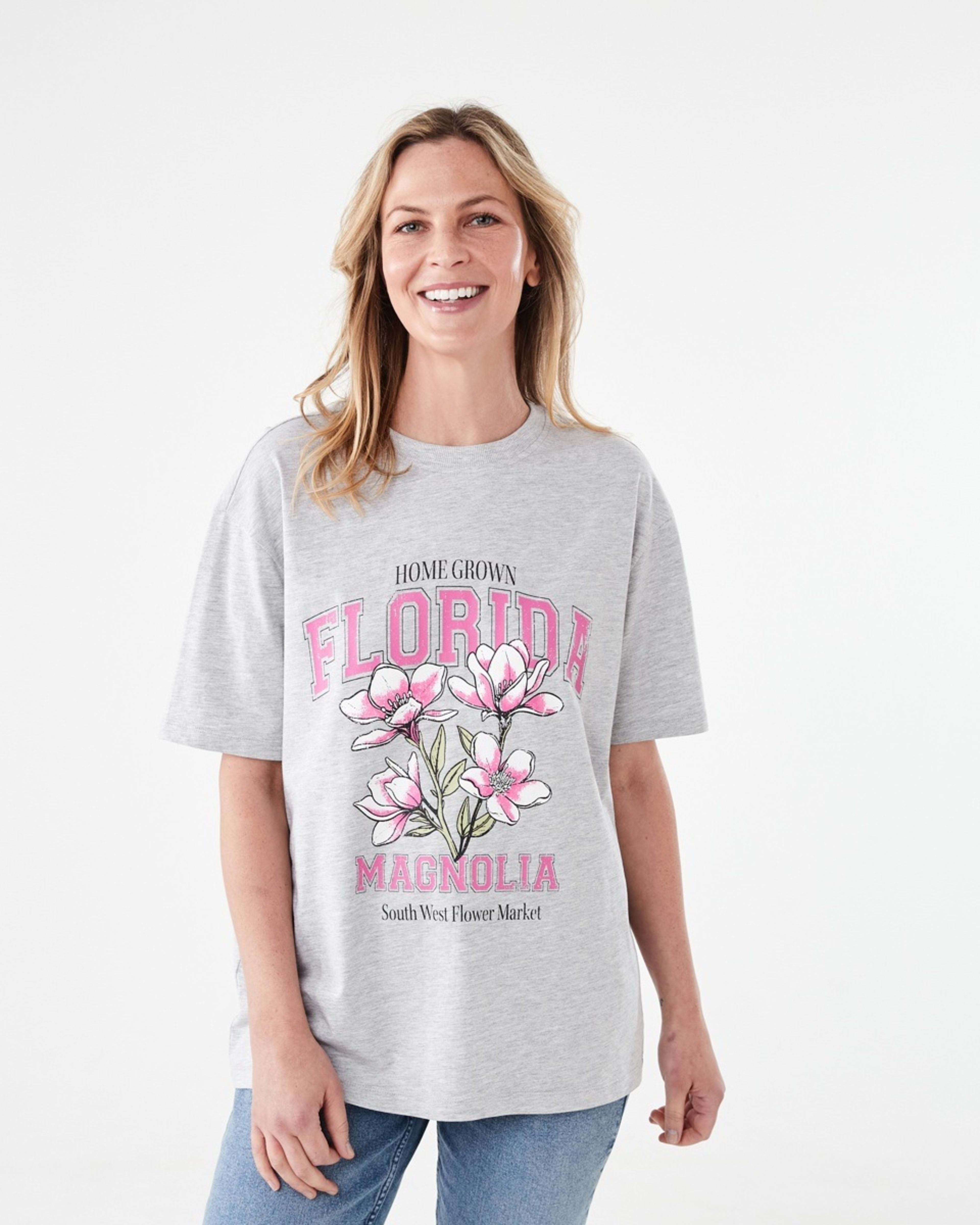 1 Short Sleeve Oversized Boyfriend T-shirt Magnolia, 1 of 5