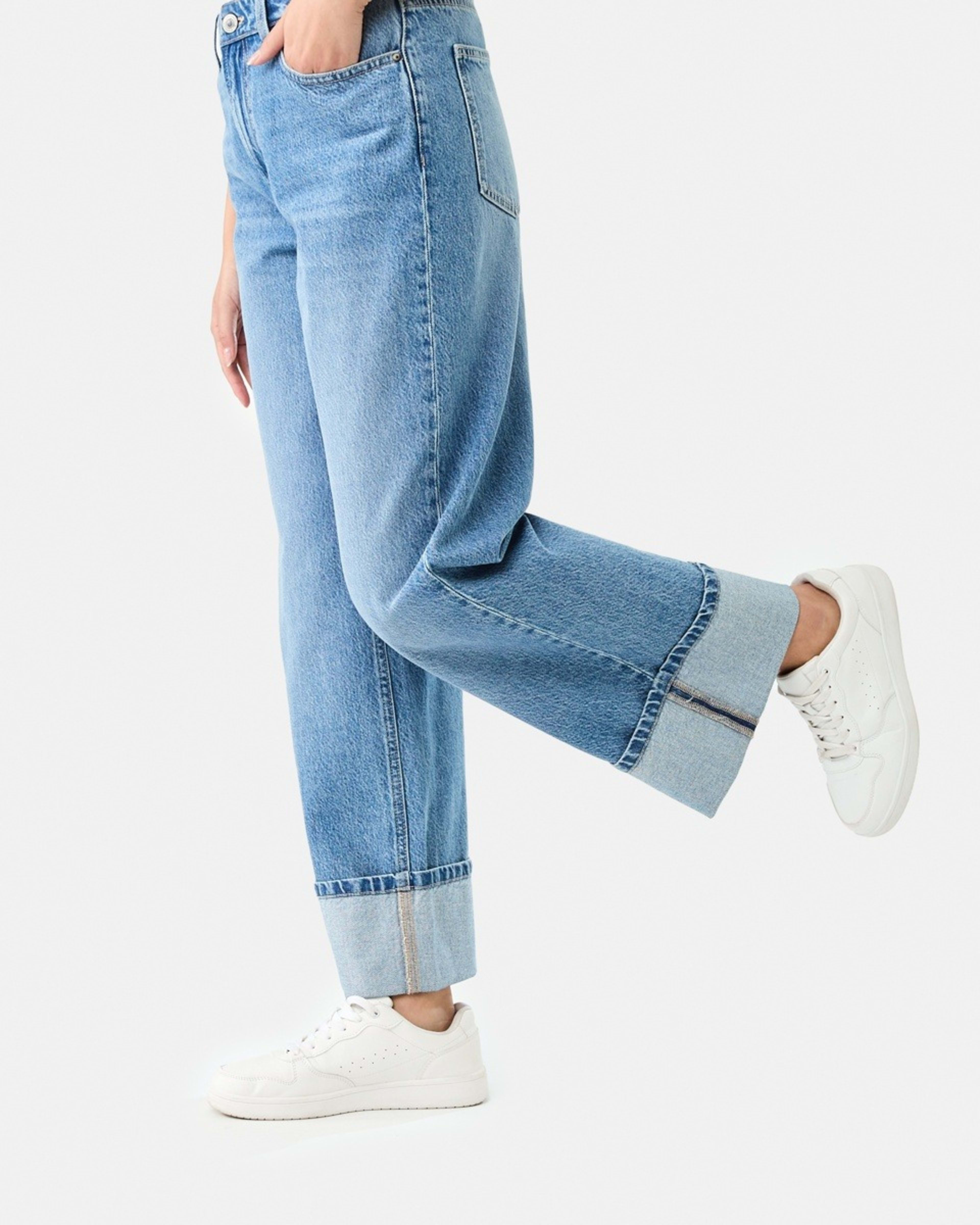 9 Cuffed Hem Jeans Light Wash, 9 of 9