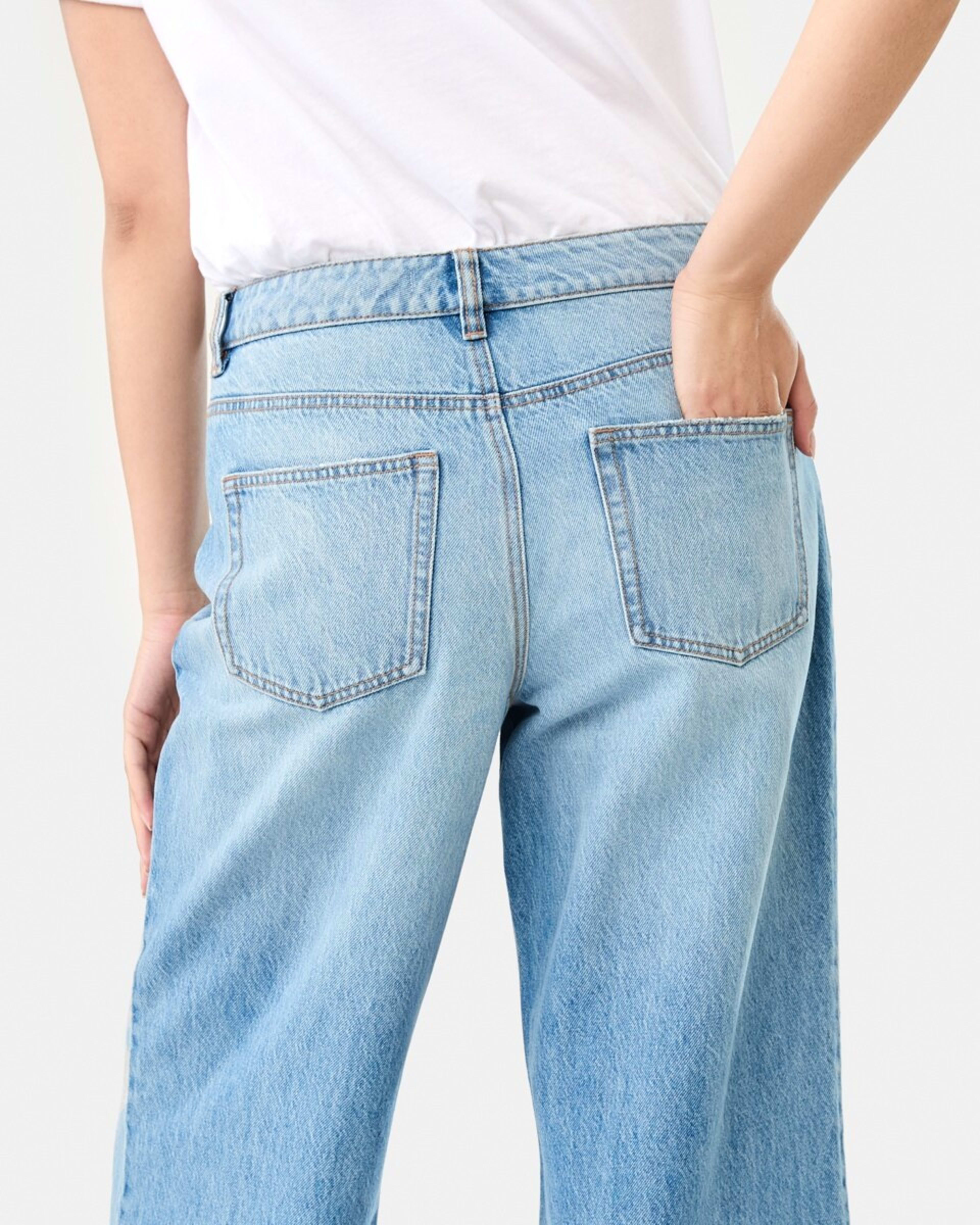 8 Wide Leg Raw Hem Jeans MID WASH, 8 of 9