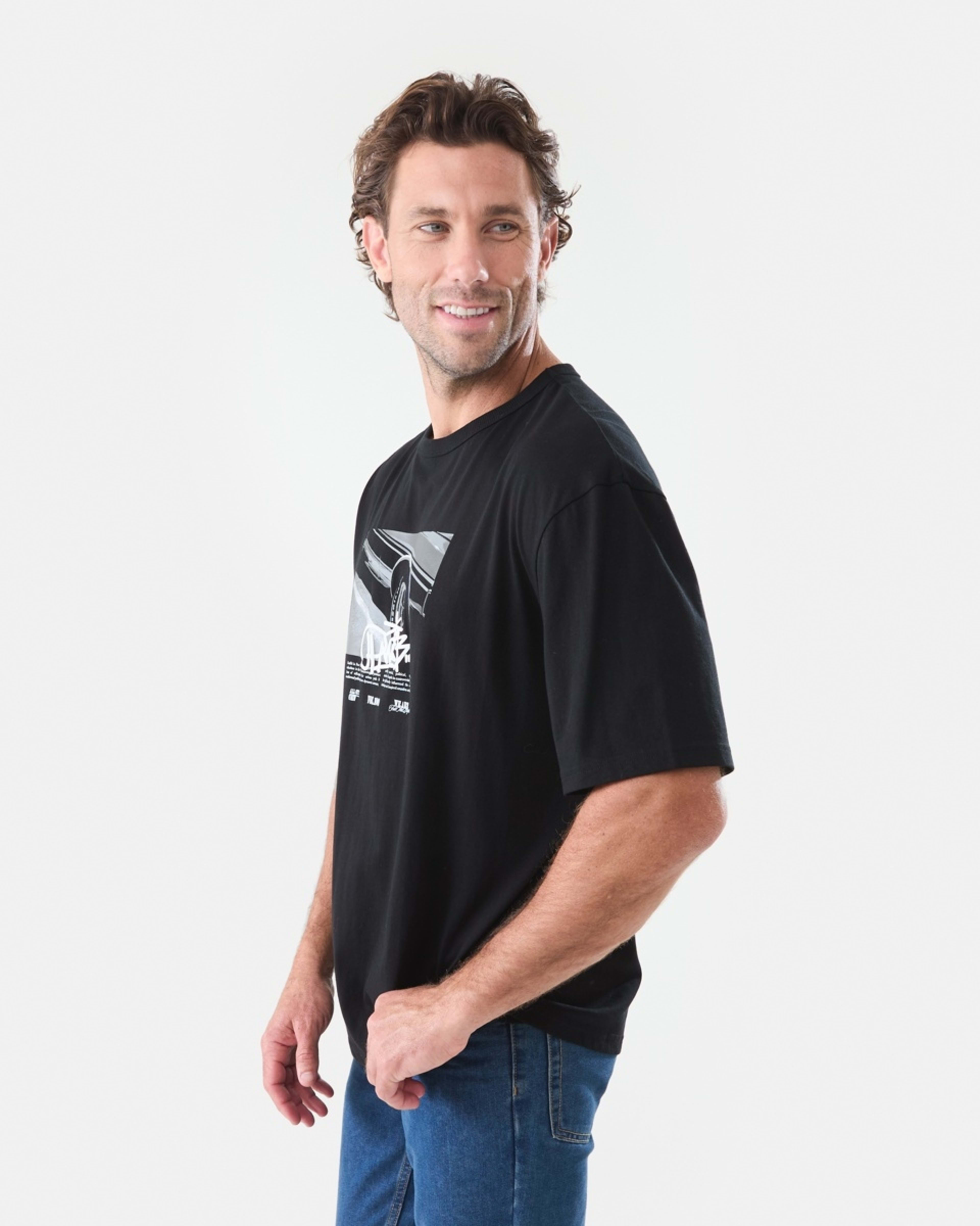 2 Oversized Graphic T-shirt Black, 2 of 5