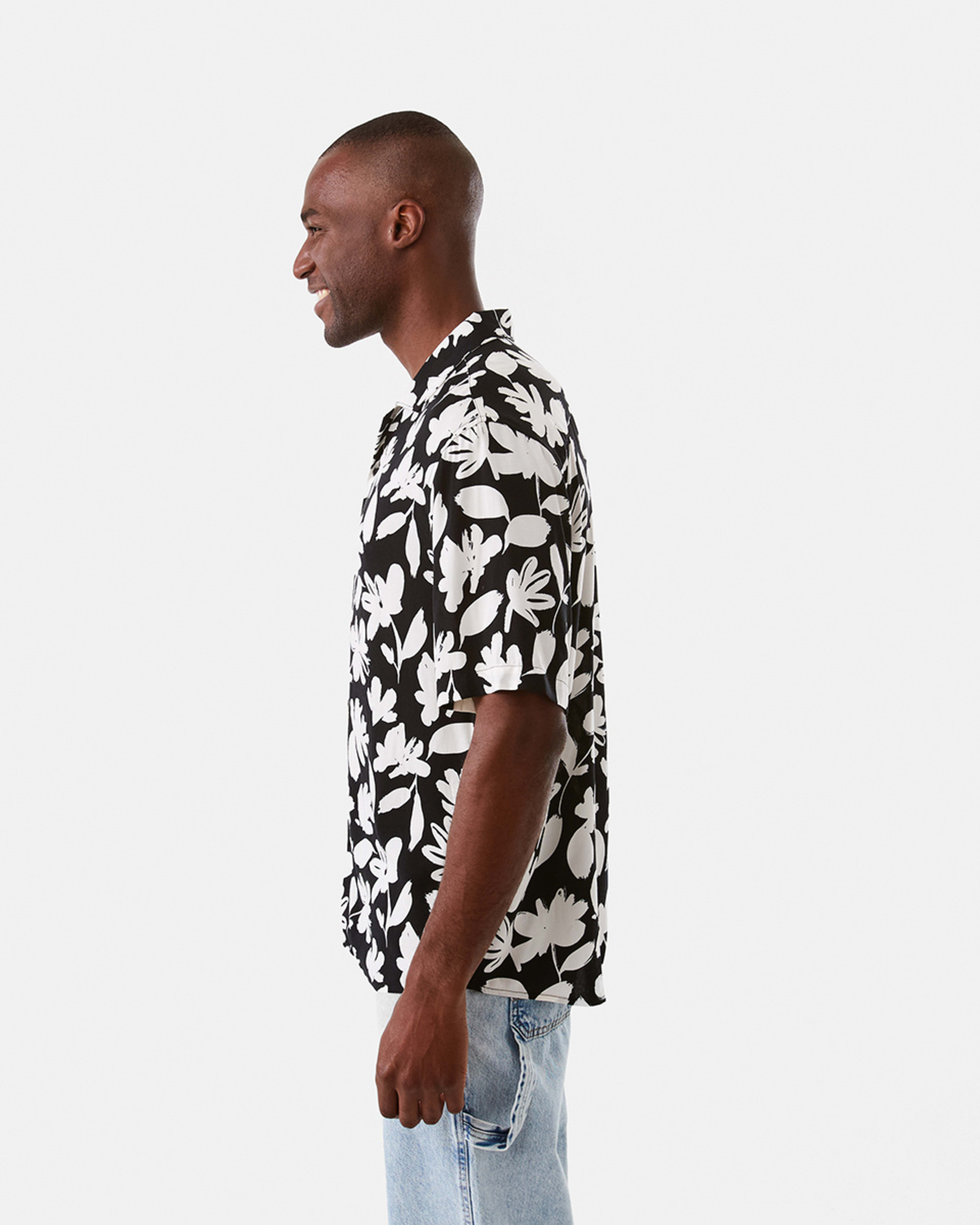 2 Short Sleeve Resort Print Shirt Brus Flral, 2 of 7