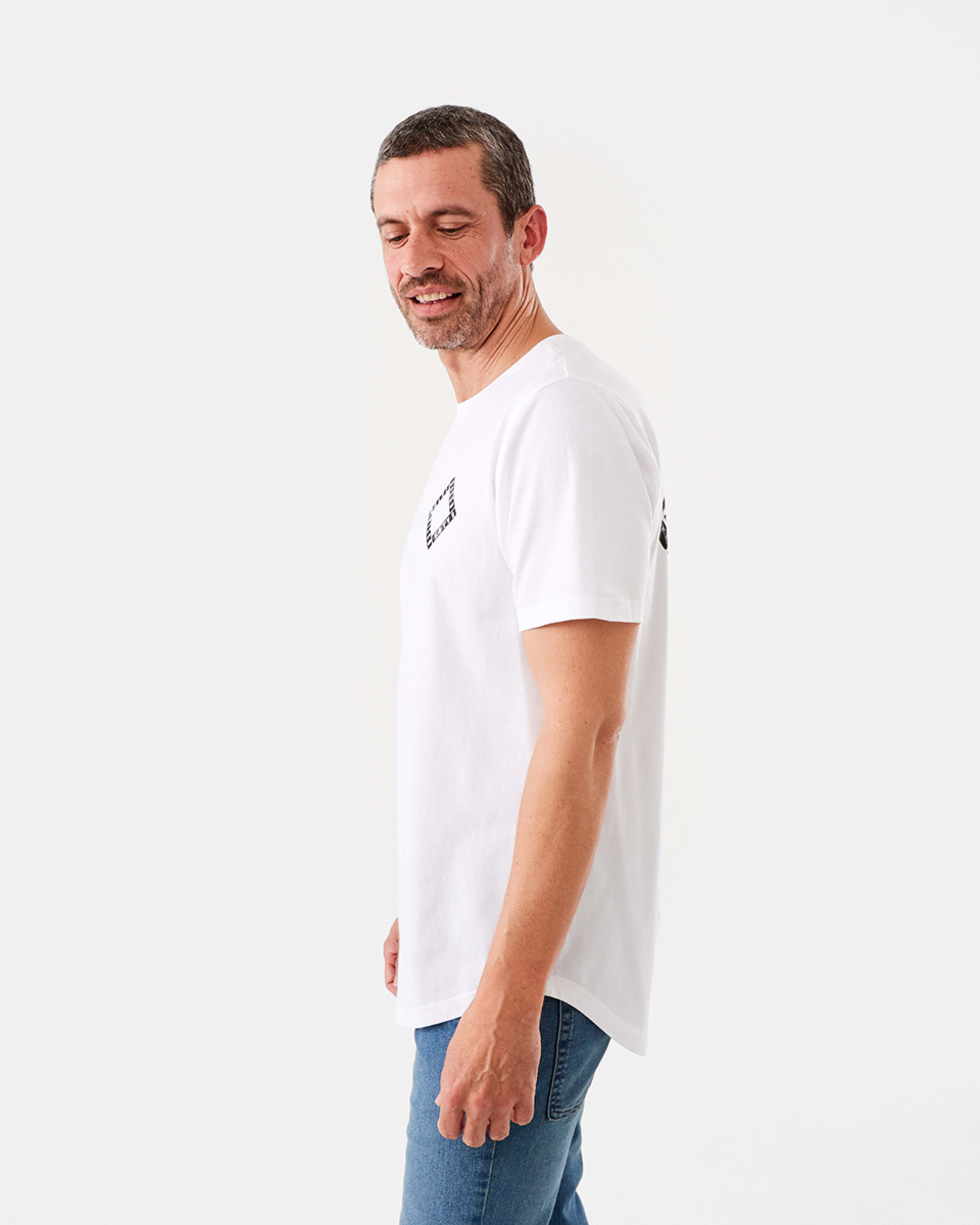 2 Curved Hem Graphic T-shirt White, 2 of 6
