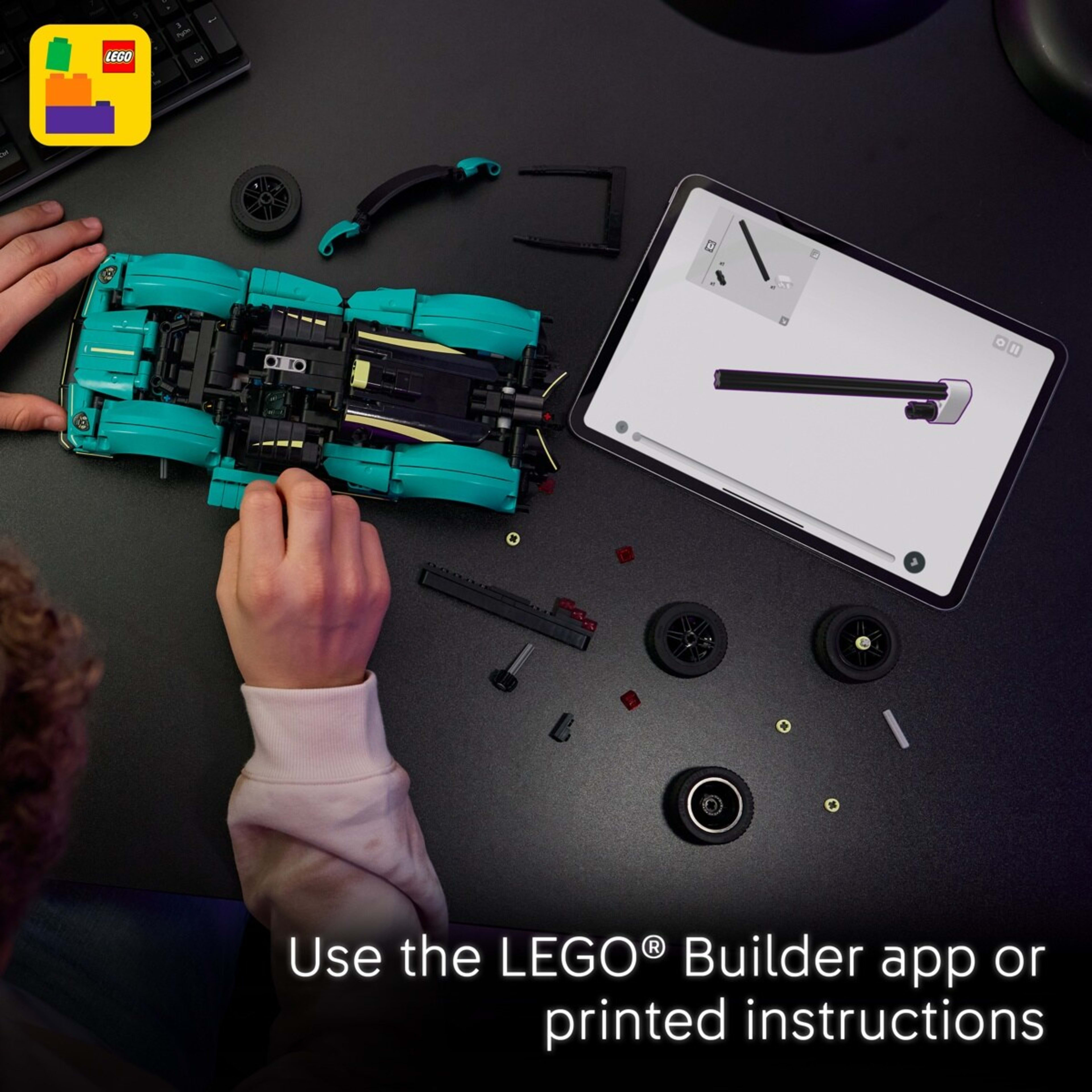7 LEGO Technic Aston Martin Valkyrie 42208, 7 of 9