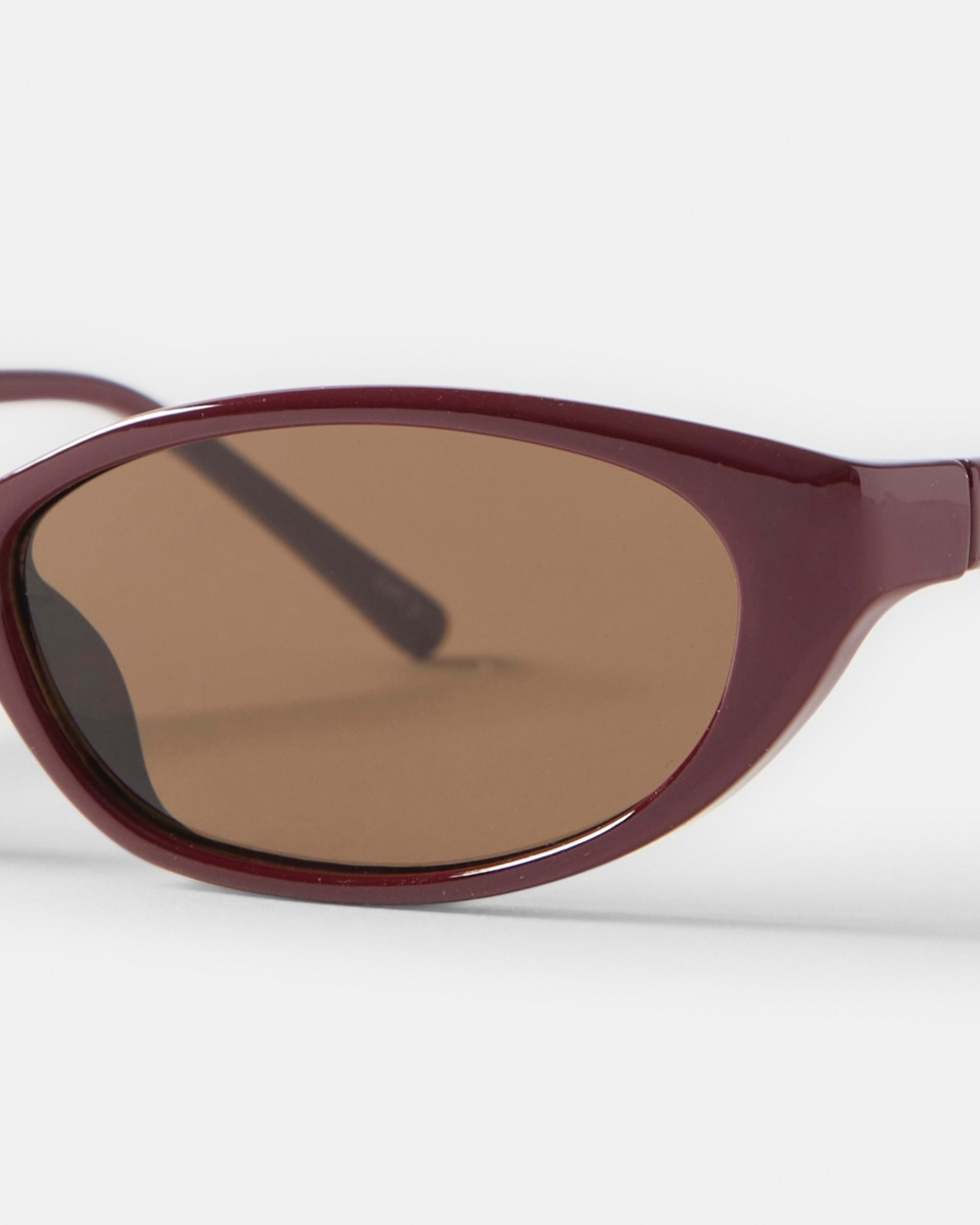 3 Thin Cat Eye Sunglasses Acc Red, 3 of 6