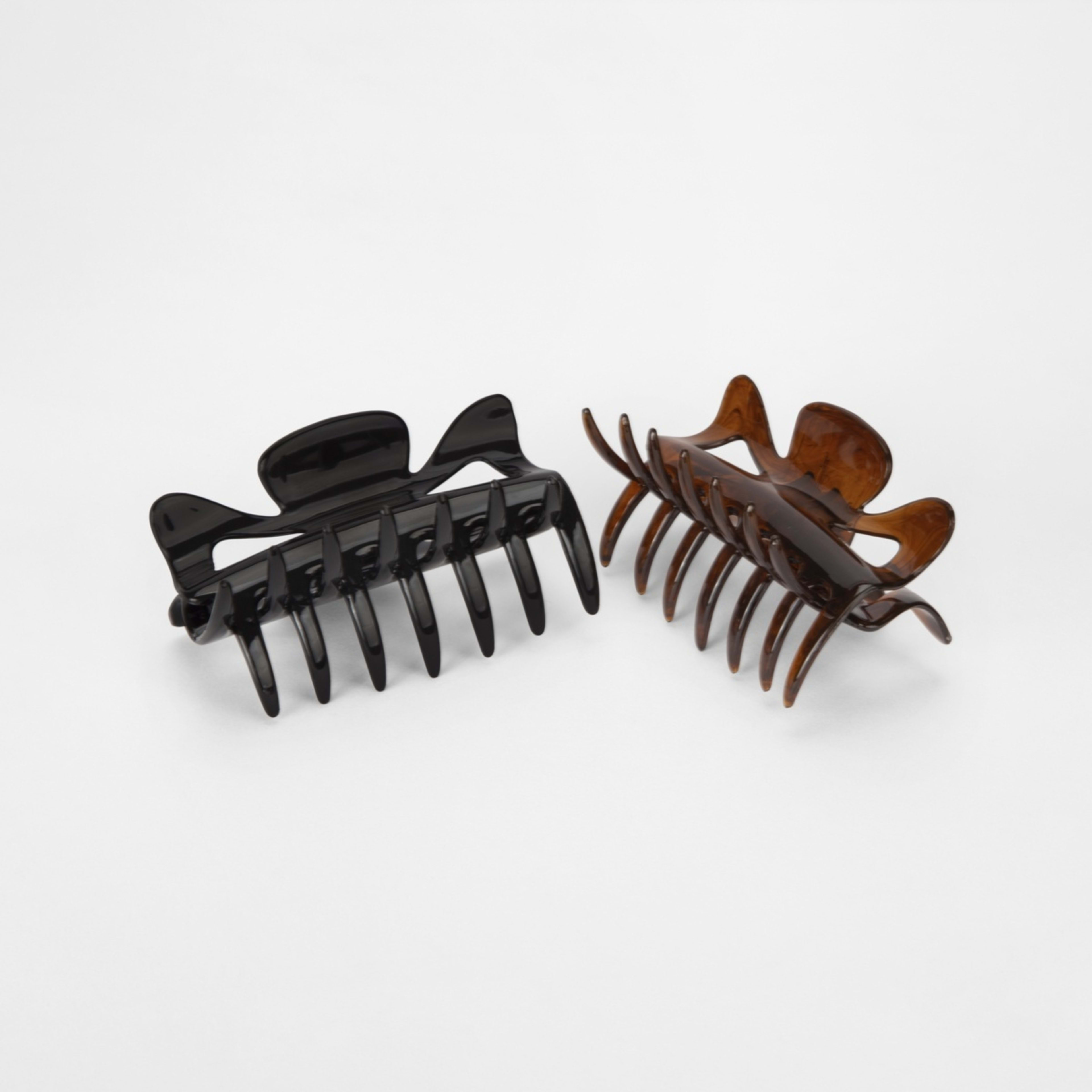 2 OXX Haircare 2 Pack Black and Brown Large Claw Grips, 2 of 3