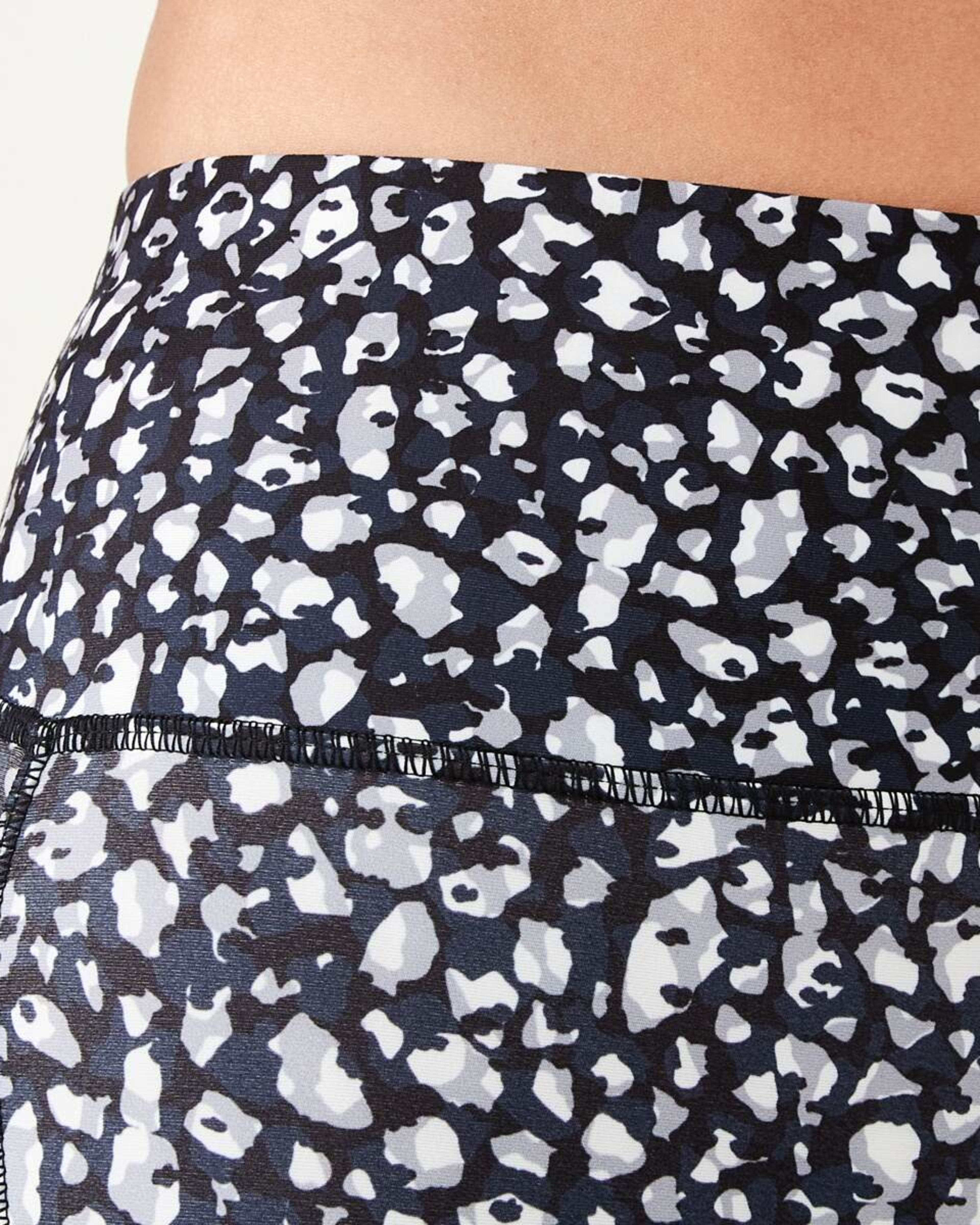 4 Active Womens Crop Print Leggings Blk Ocelot, 4 of 5