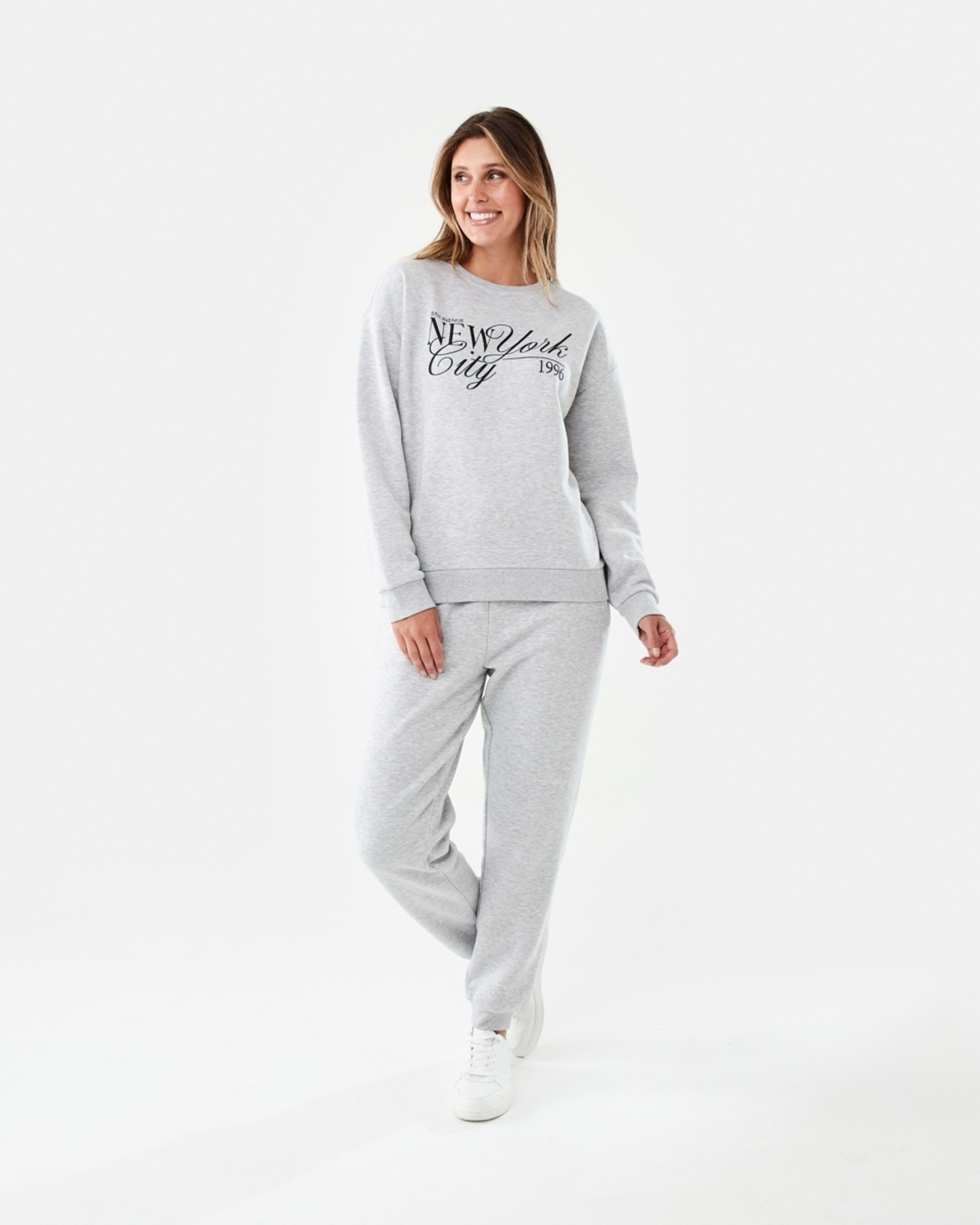 6 Long Sleeve Print Sweatshirt New York, 6 of 6
