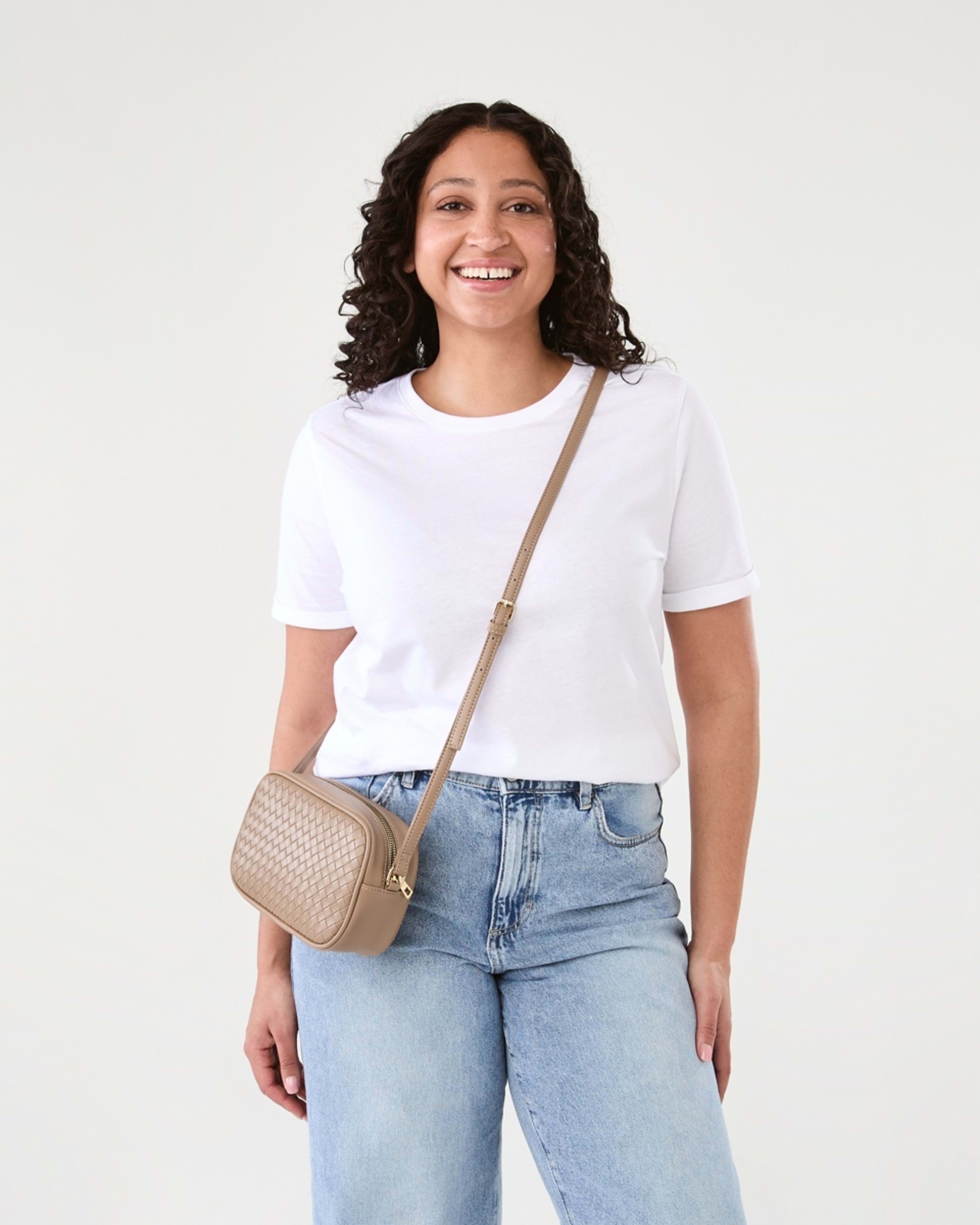 6 Woven Crossbody Bag HAZELNUT LATTE, 6 of 6