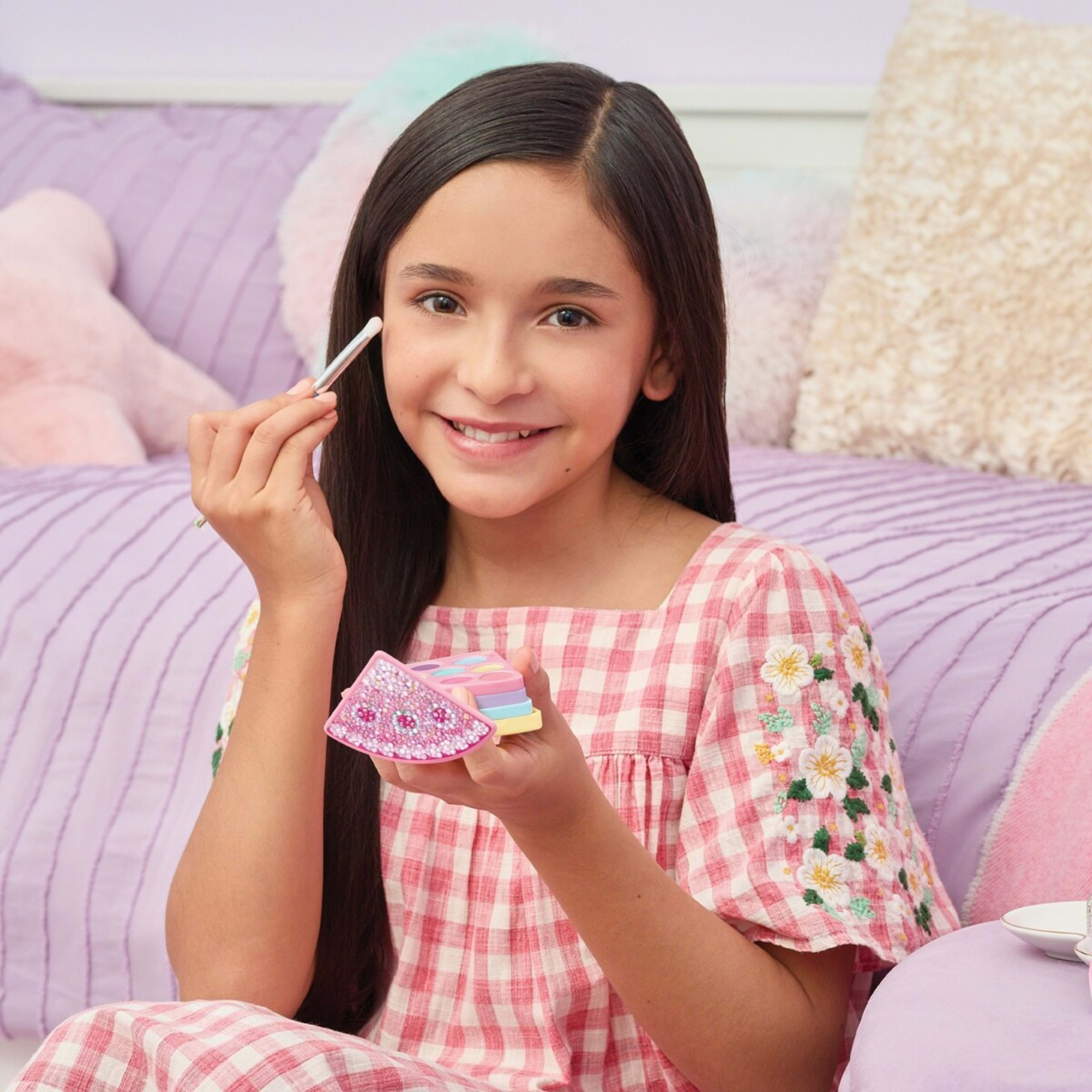 4 21 Piece Make It Real That Takes The Cake! Cosmetic Palette Playset, 4 of 4