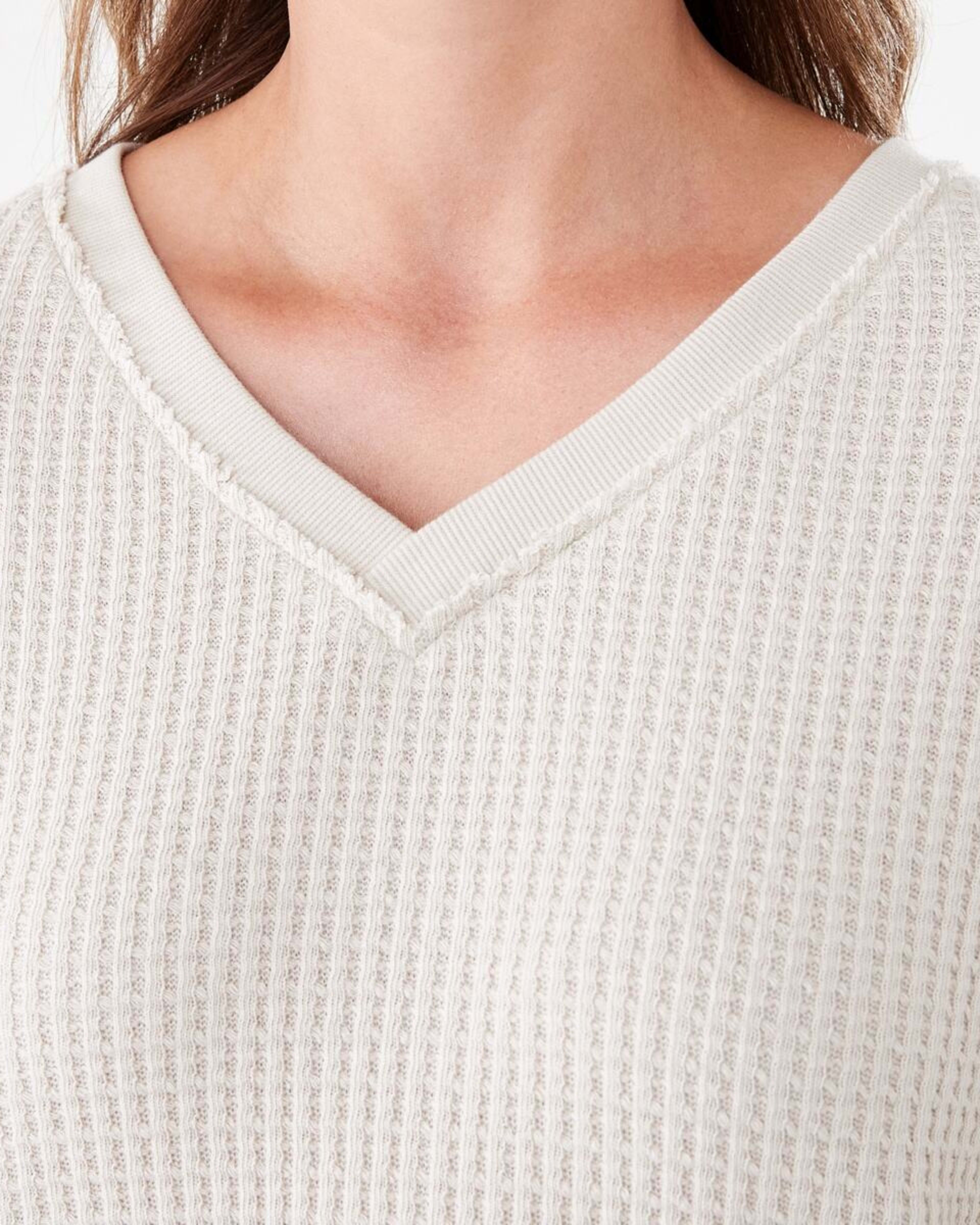 5 Long Sleeve Waffle V-Neck Top Nat Beige, 5 of 6