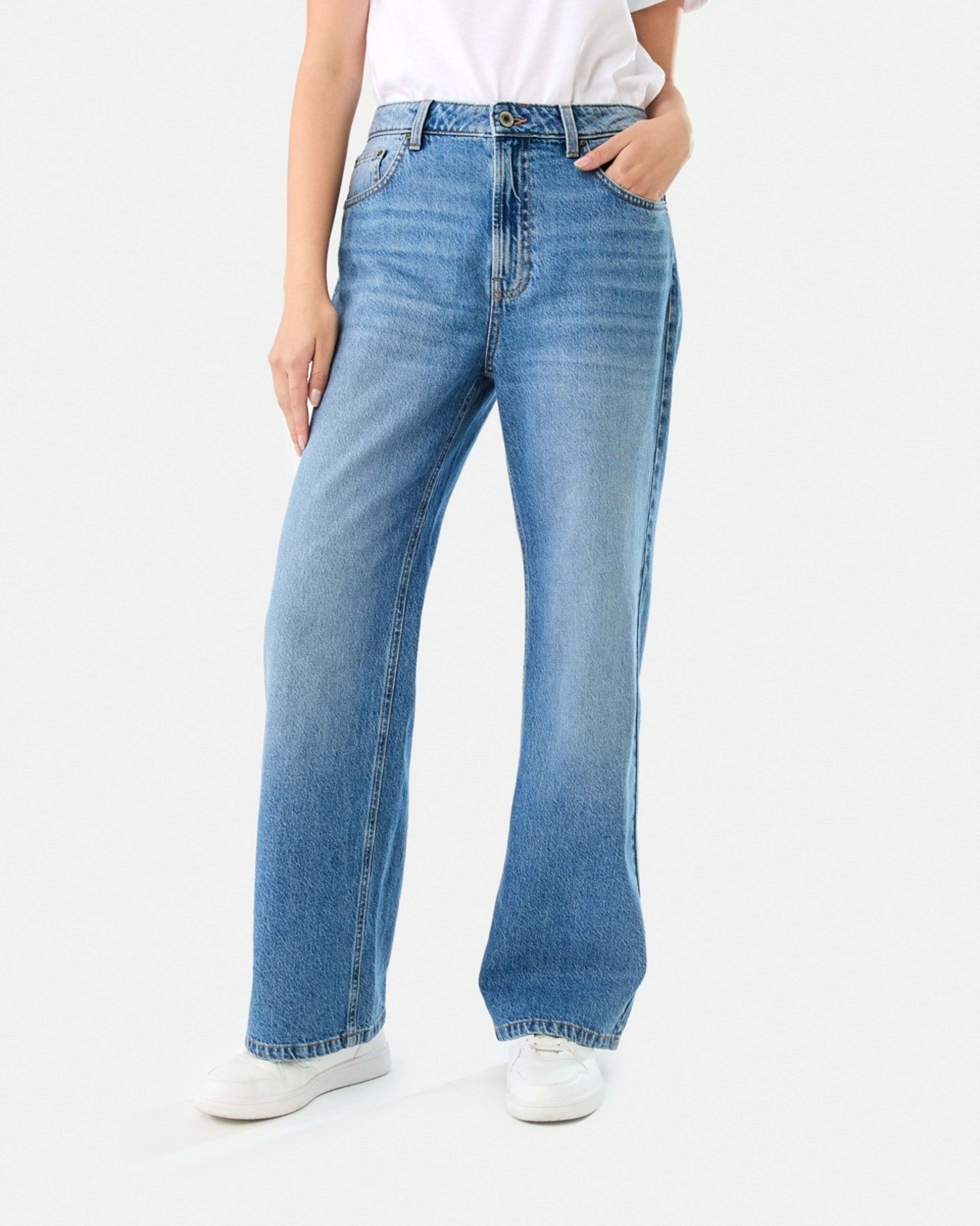 1 Straight Leg Jeans MID WASH, 1 of 11