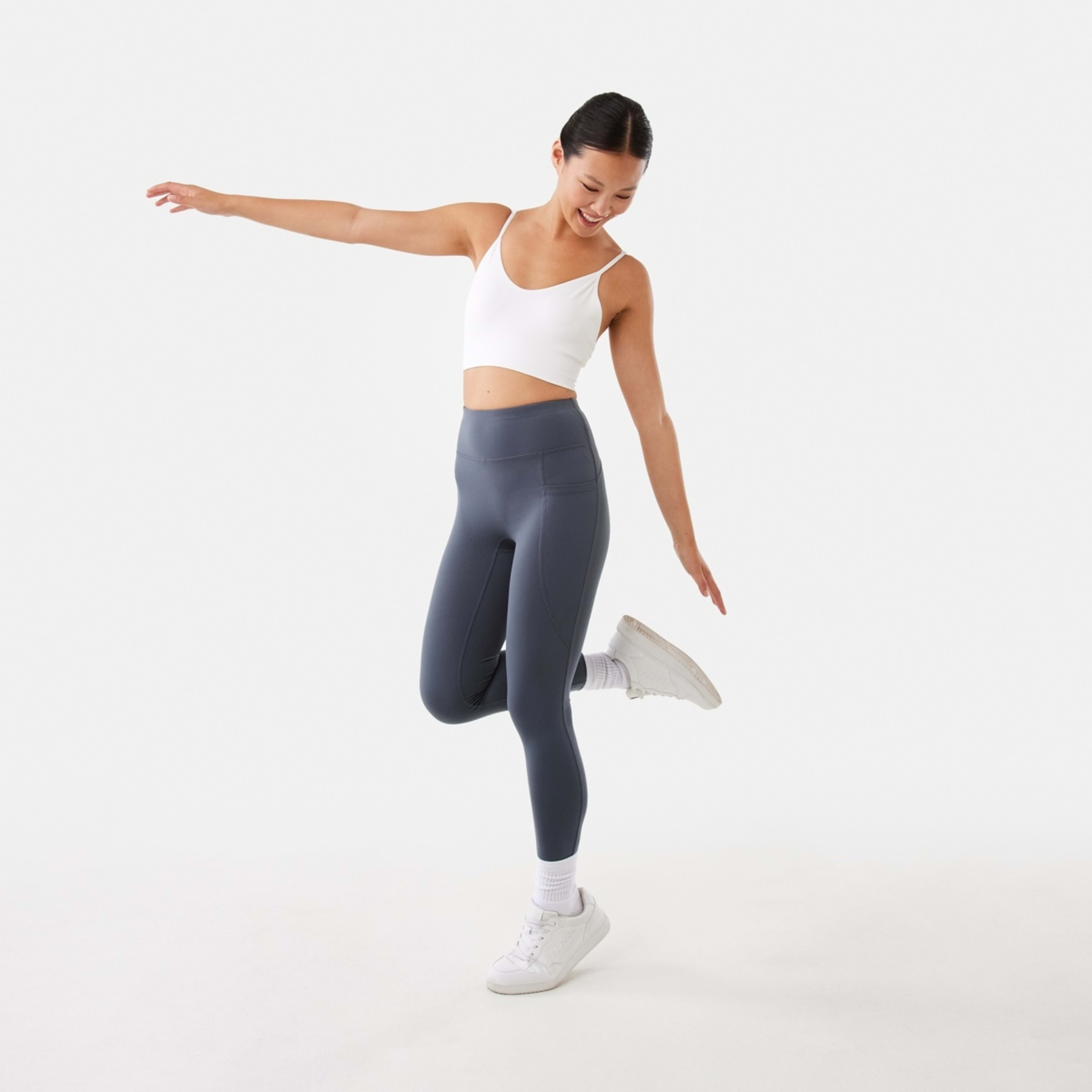 2 Active Womens Seamfree V-Neck Crop Top Ecru, 2 of 8