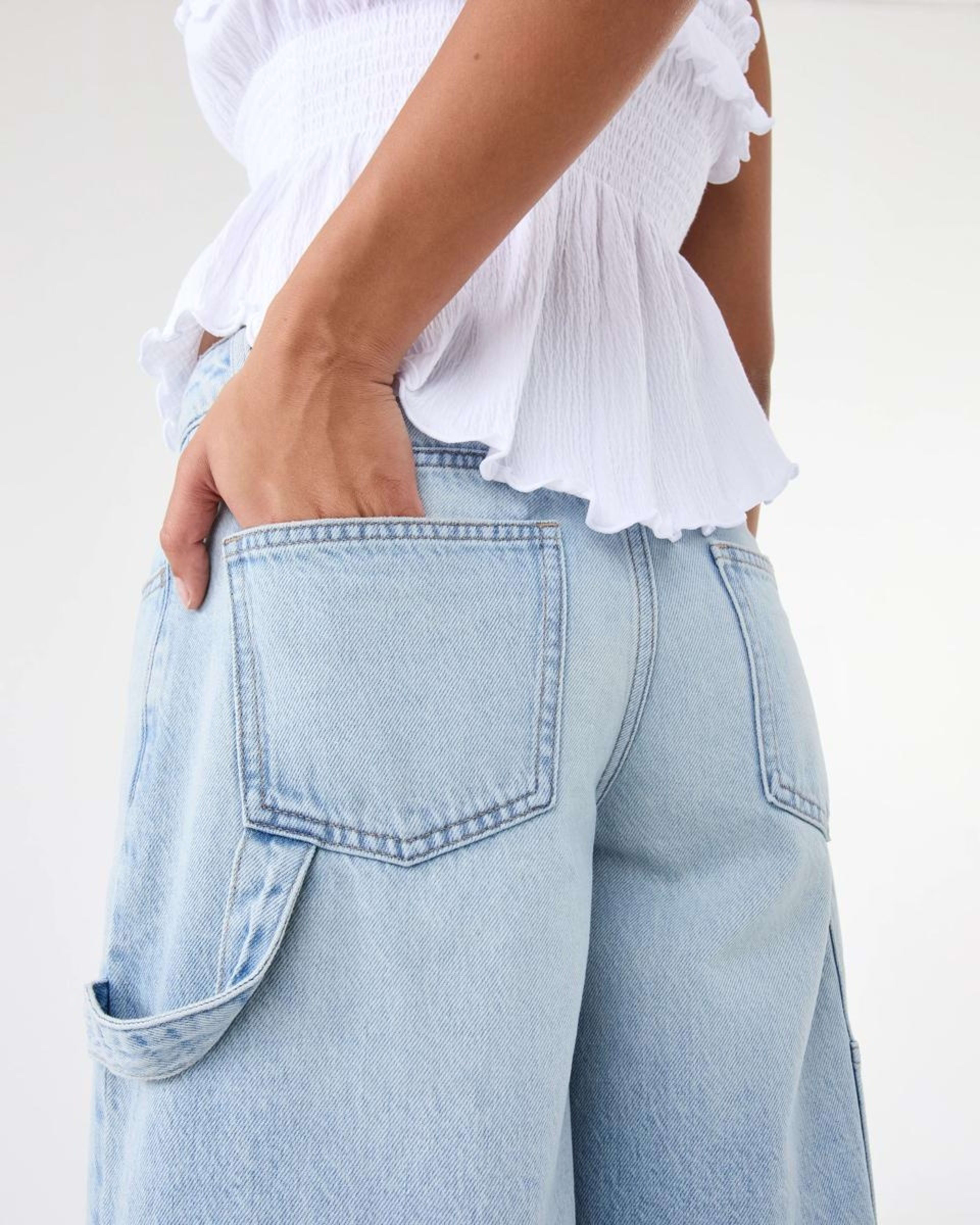 7 Carpenter Jorts Light Wash, 7 of 8