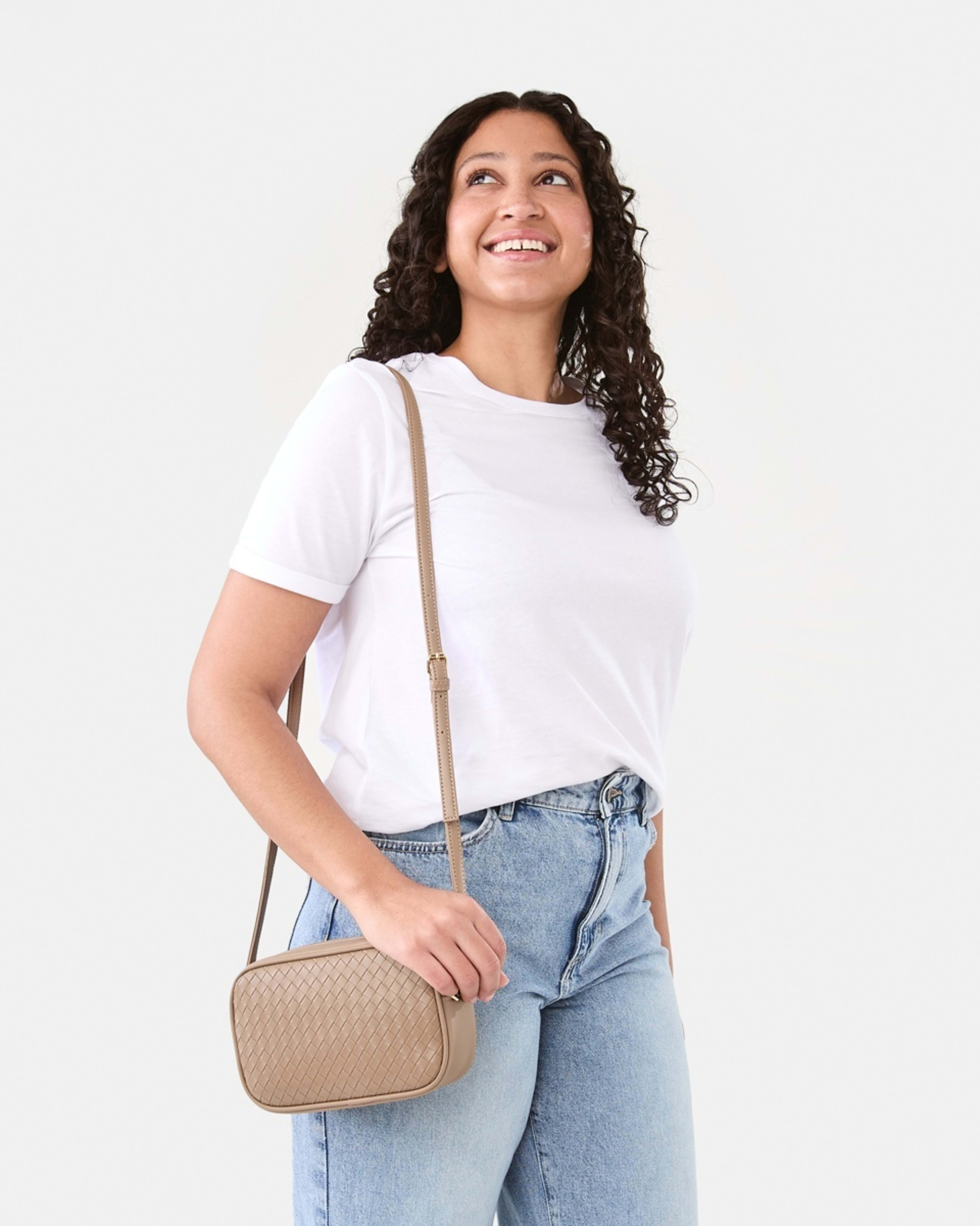 5 Woven Crossbody Bag HAZELNUT LATTE, 5 of 6