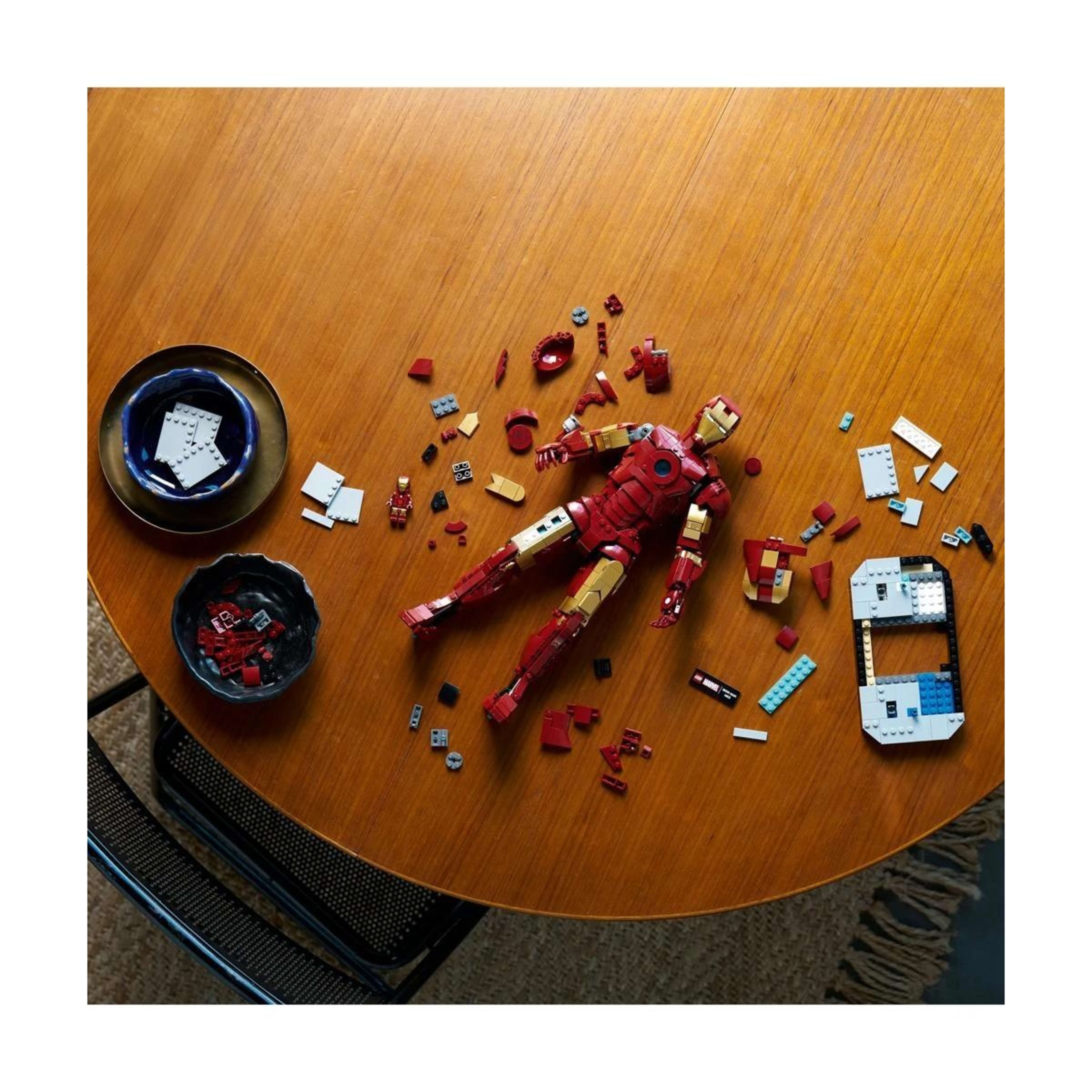 8 LEGO Super Heroes Iron Man Mark 3 Collectors' Edition 76344, 8 of 10