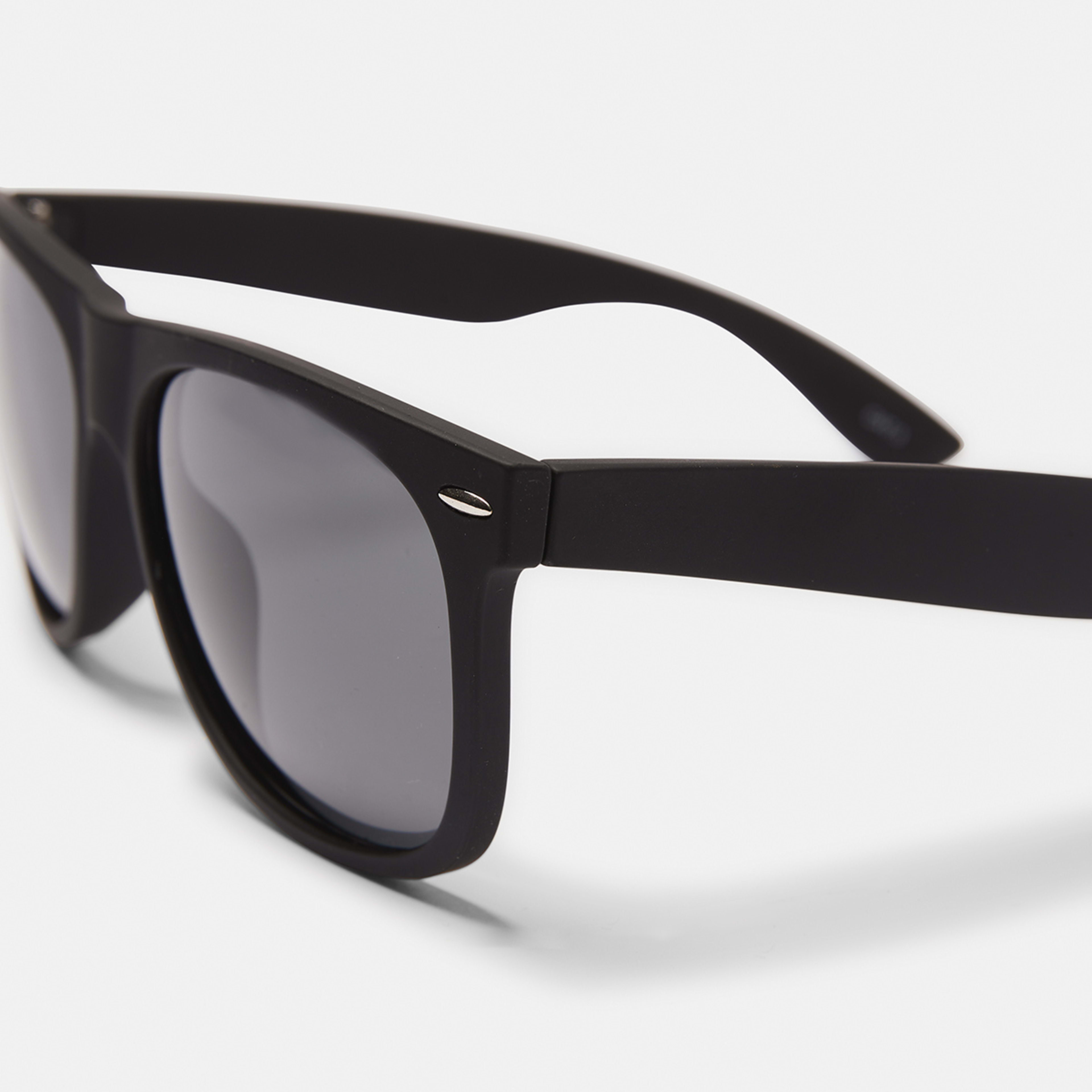 4 Polarised D Frame Sunglasses Black, 4 of 6