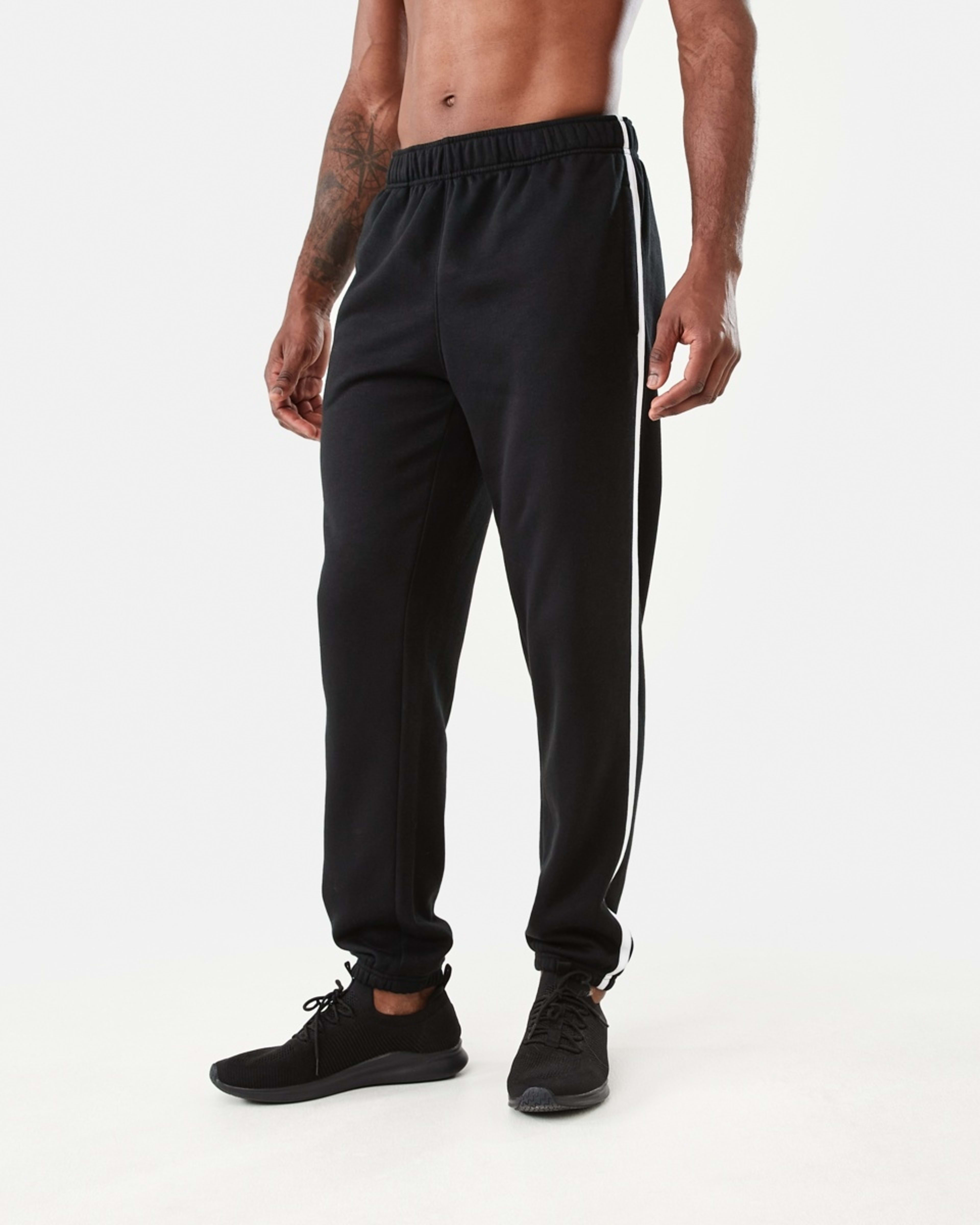 2 Active Tape Trim Trackpants BLACK, 2 of 5