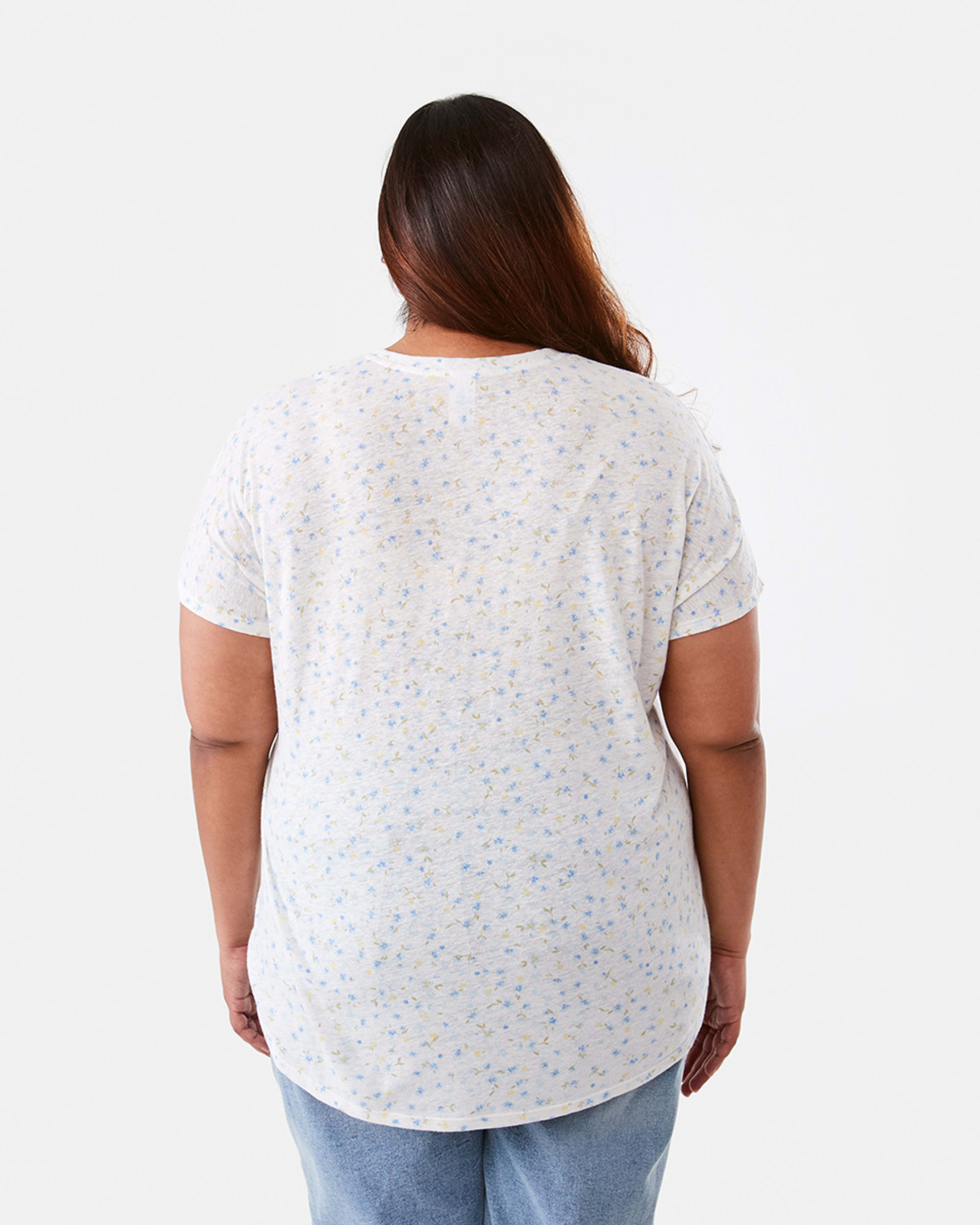 3 Curve Short Sleeve Print V-neck T-shirt Ditsy Snow White Curve, 3 of 6