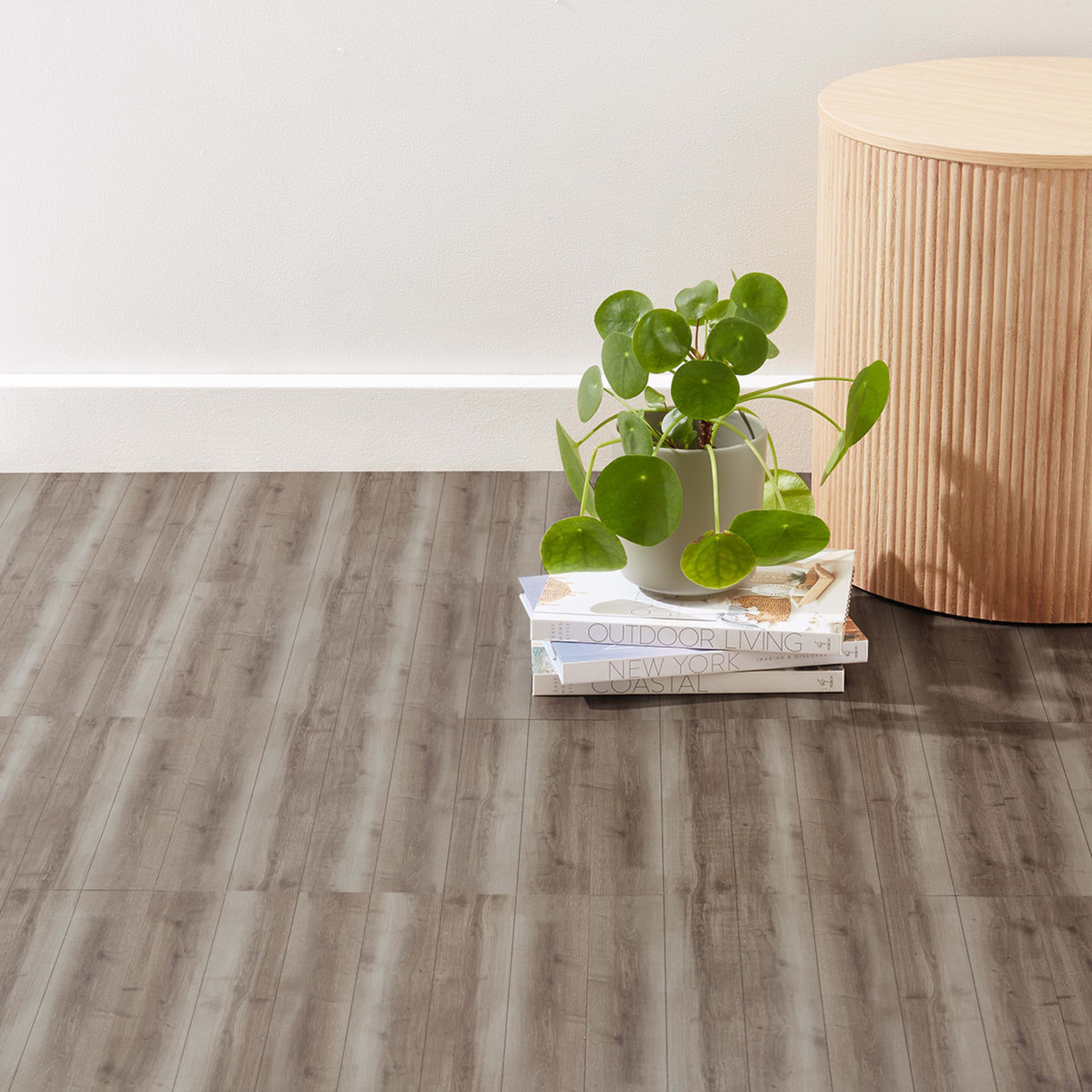 1 8 Pack Vinyl Floor Tiles - Oak Look