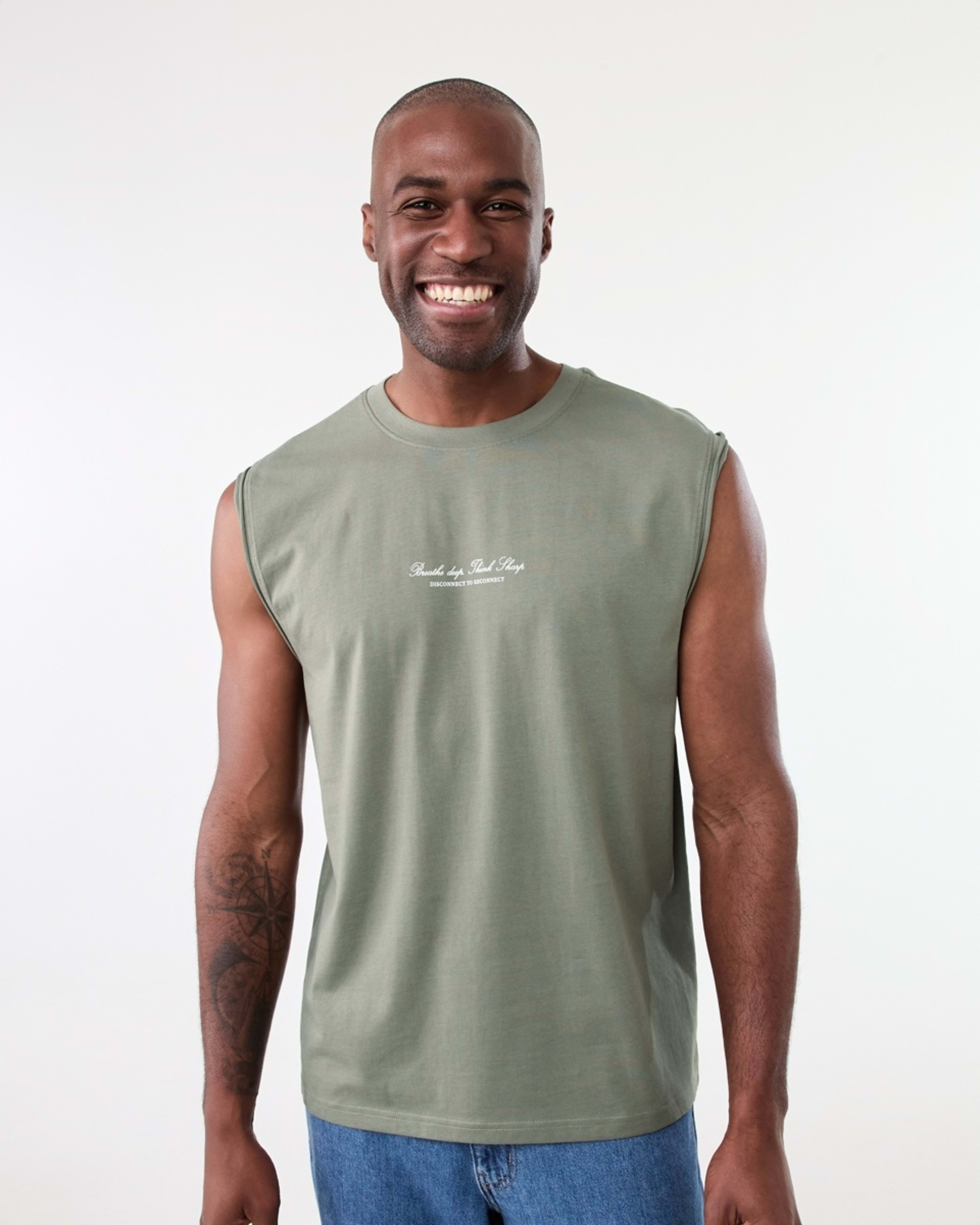 1 Graphic Curved Hem Muscle Grn Botanc, 1 of 6