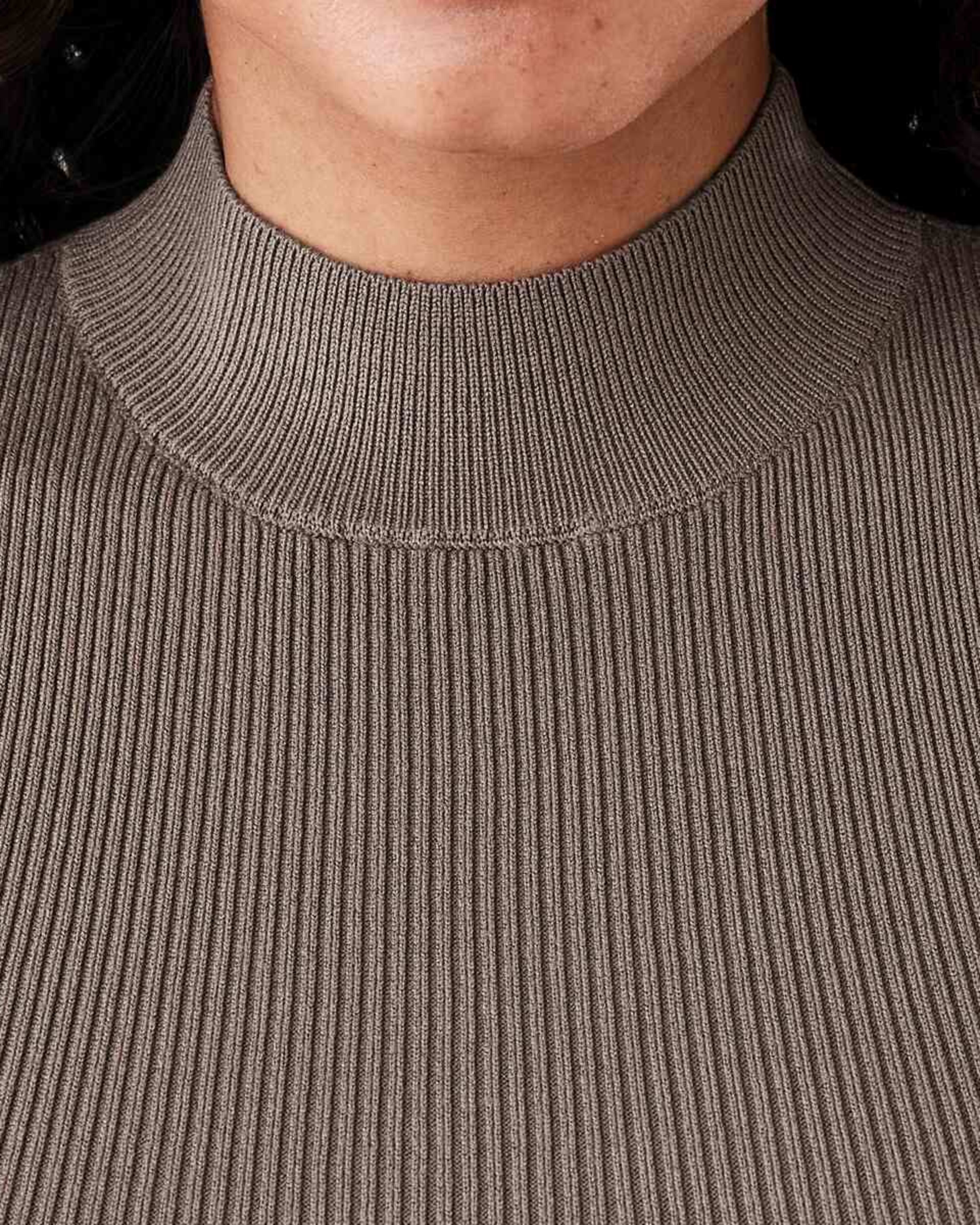 5 Sleeveless Mock Neck Rib Tank Taupe Brn, 5 of 5