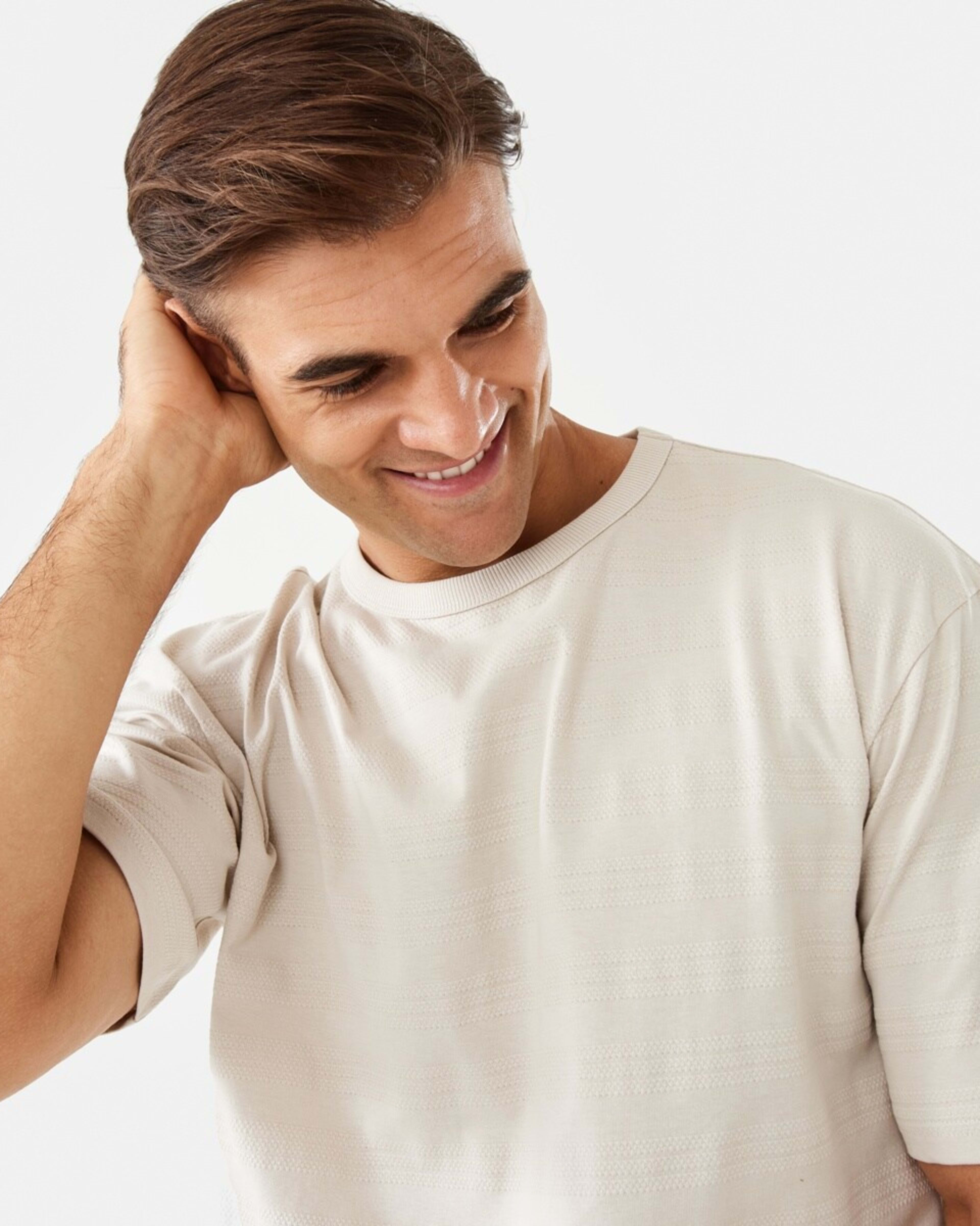 5 Oversized Textured T-shirt Bge Dune, 5 of 6