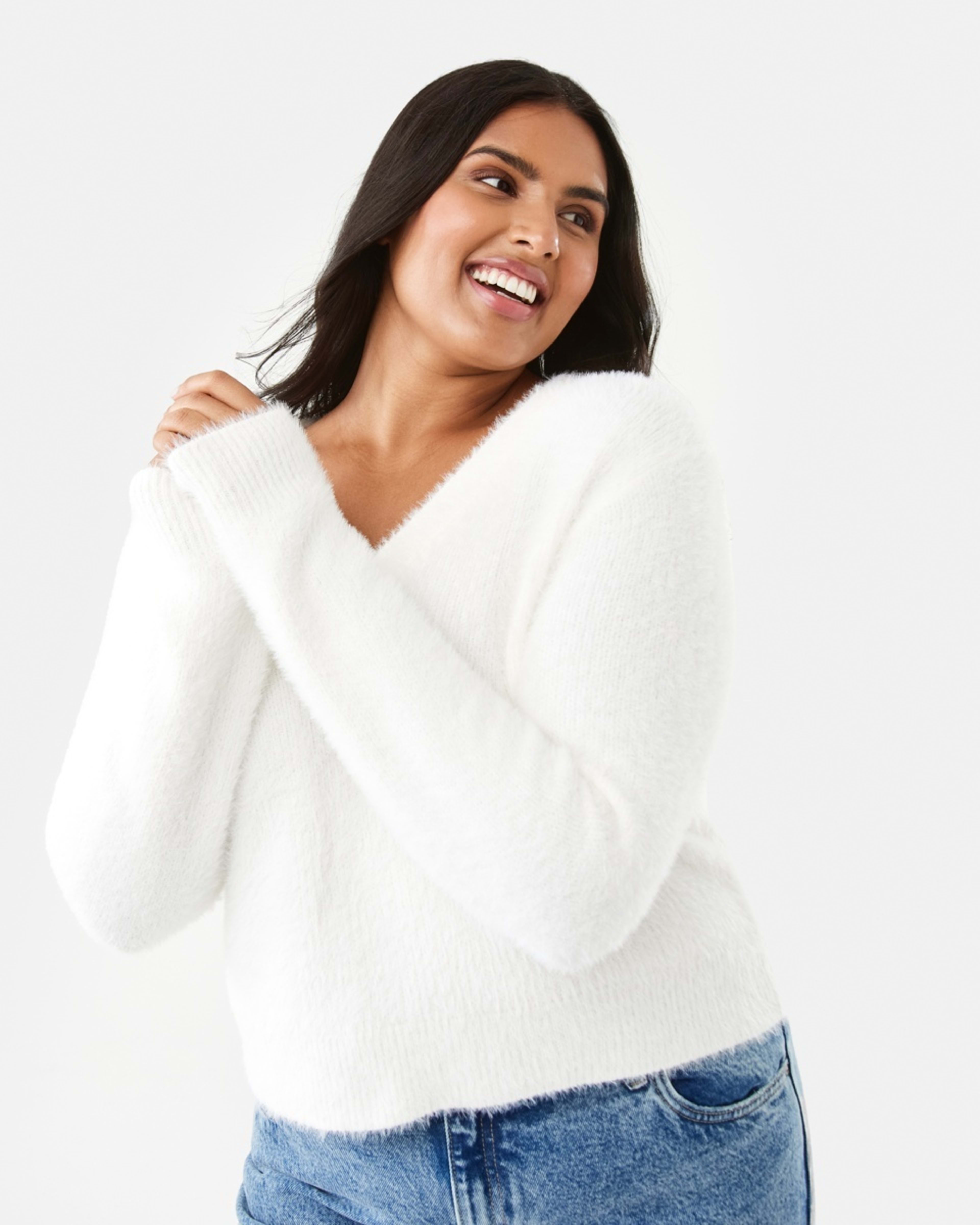 3 Eyelash V-Neck Jumper Snw White, 3 of 9