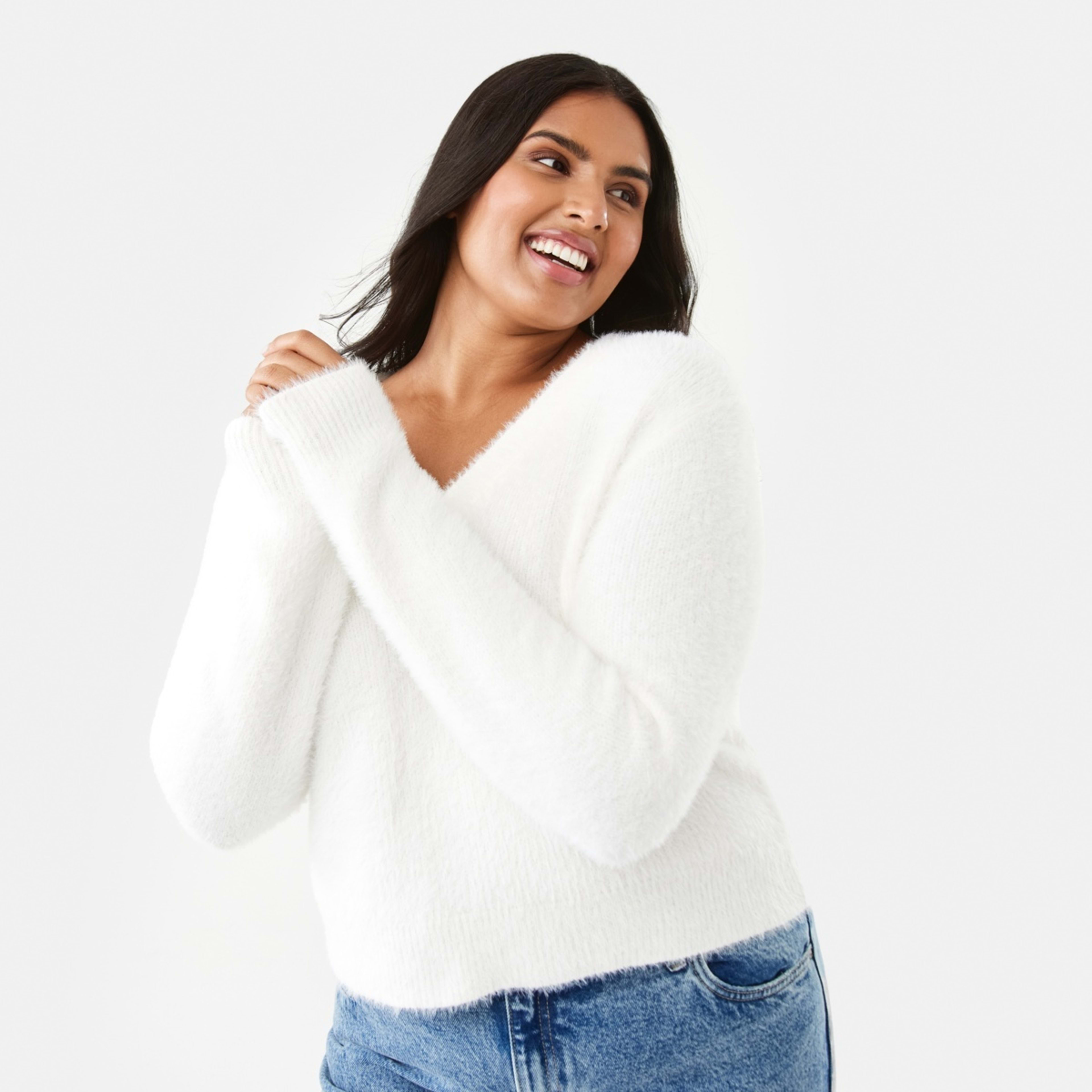 3 Eyelash V-Neck Jumper Snw White, 3 of 9