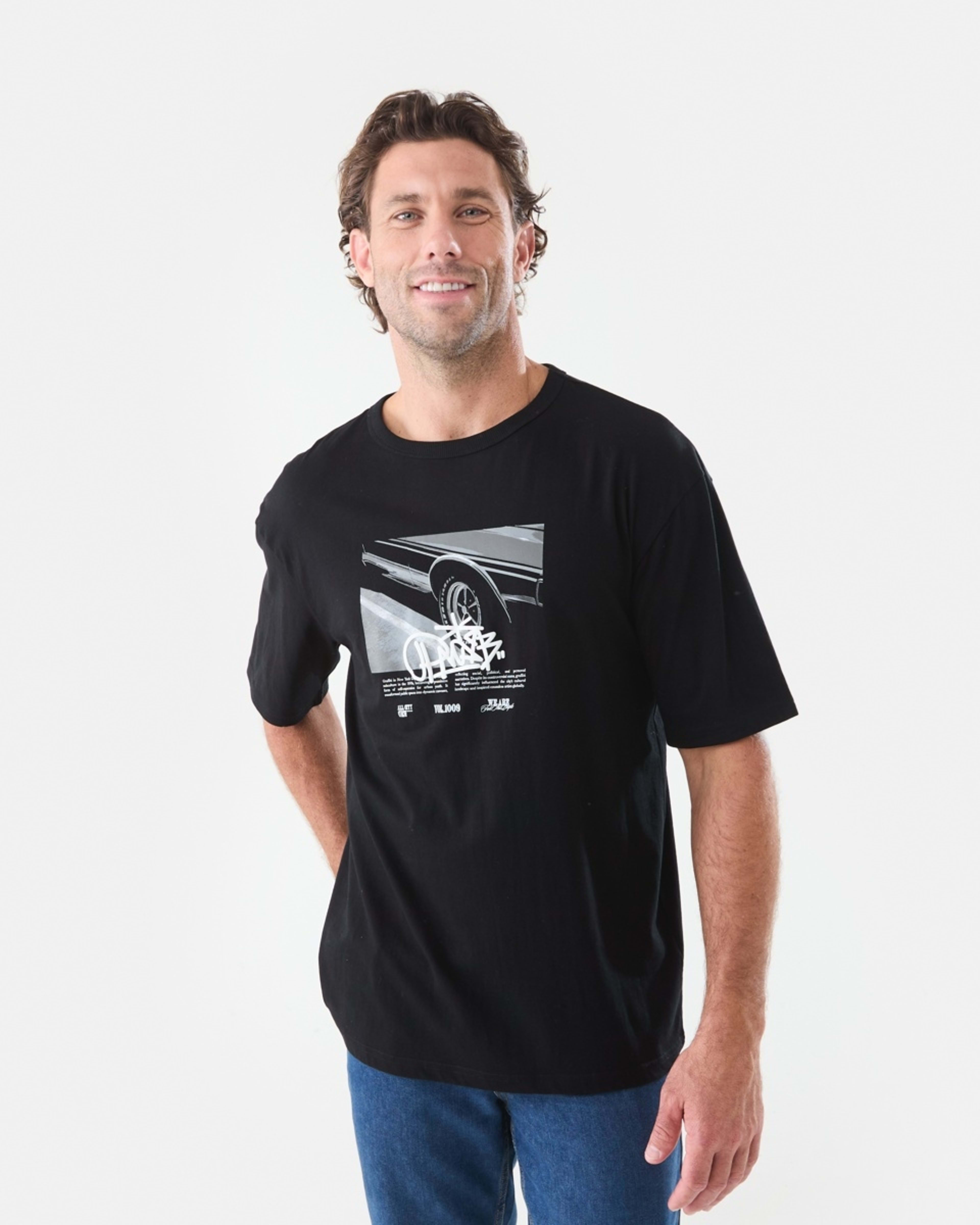 1 Oversized Graphic T-shirt Black, 1 of 5