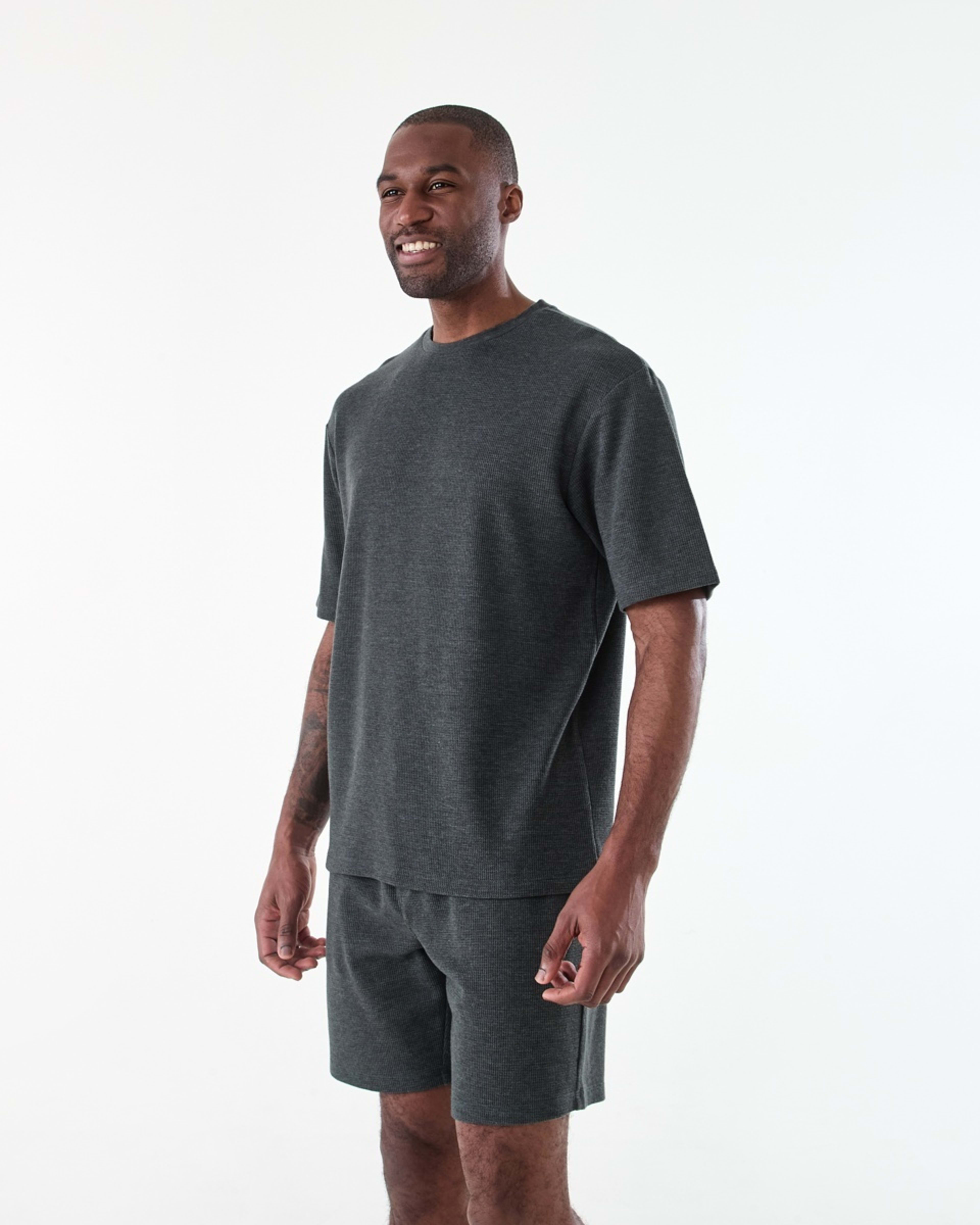 2 Short Sleeve Oversized T-shirt and Shorts Pyjama Set CHAR MARLE, 2 of 8